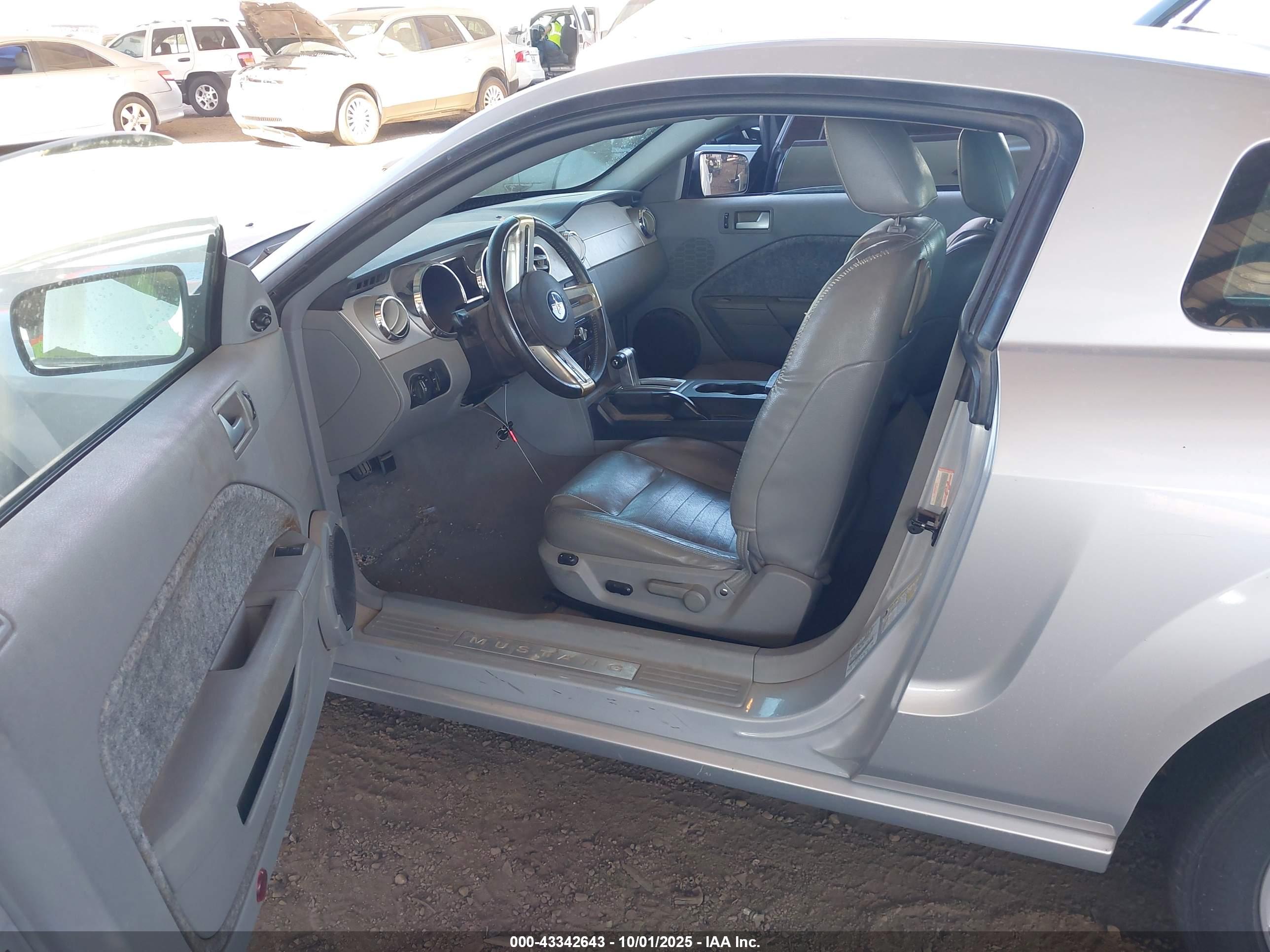 FORD MUSTANG image 5