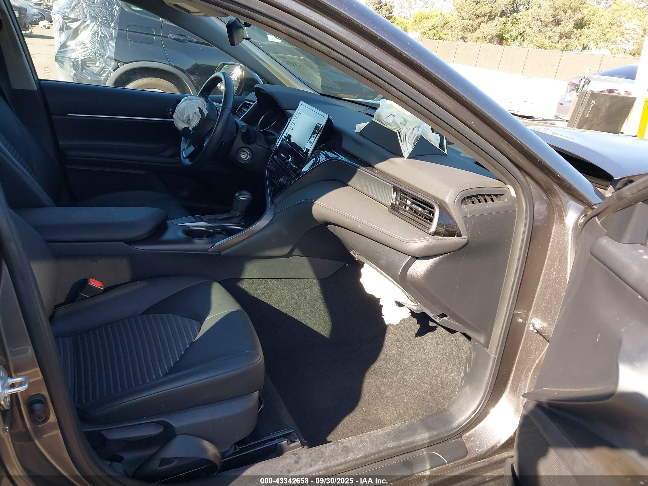 TOYOTA CAMRY image 5
