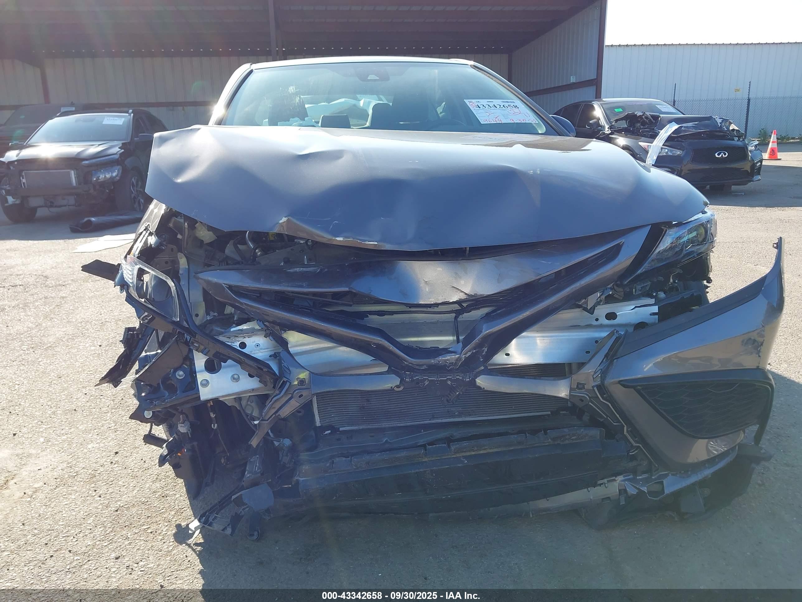 TOYOTA CAMRY image 6