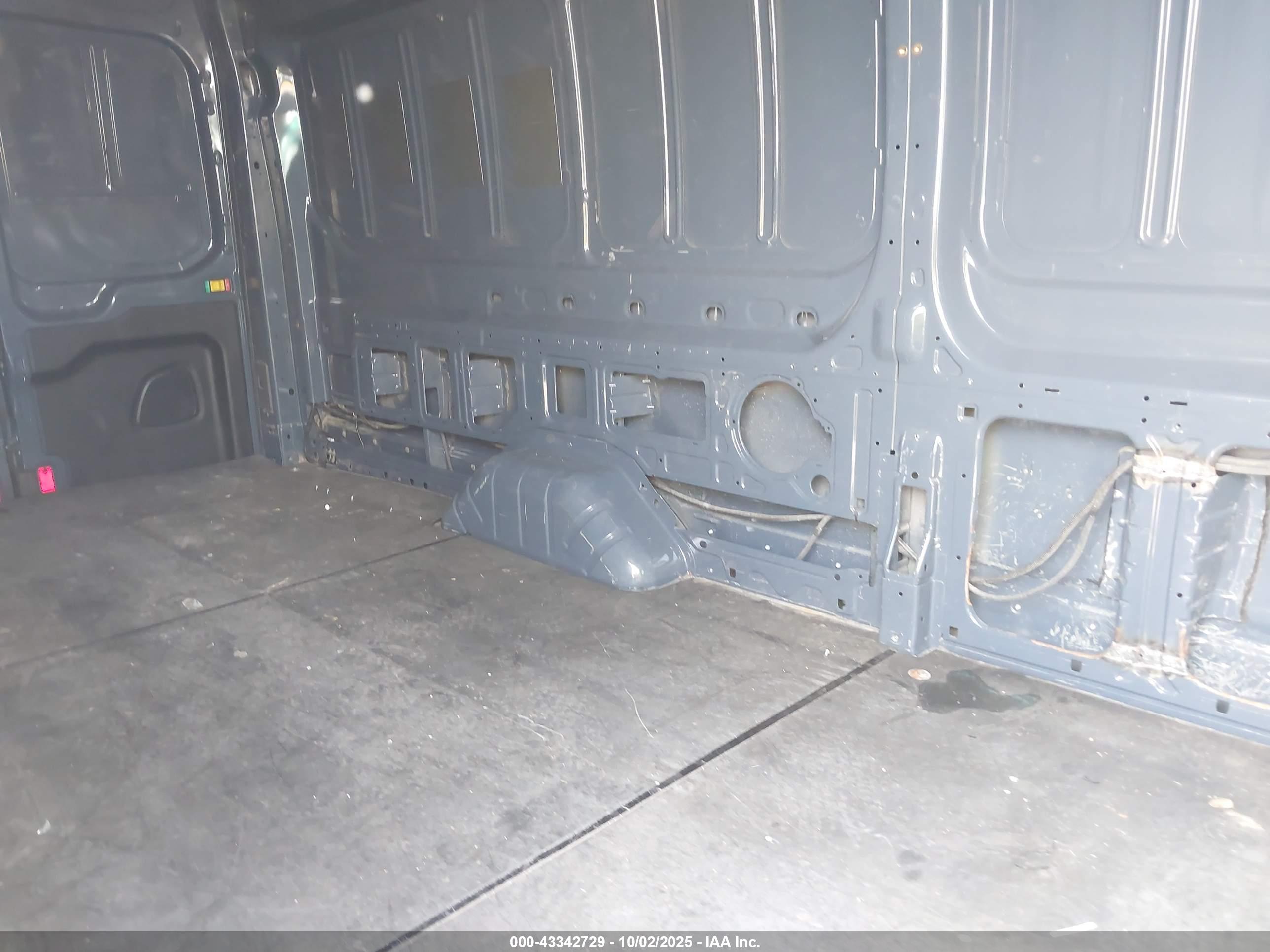 FORD TRANSIT-250 image 8