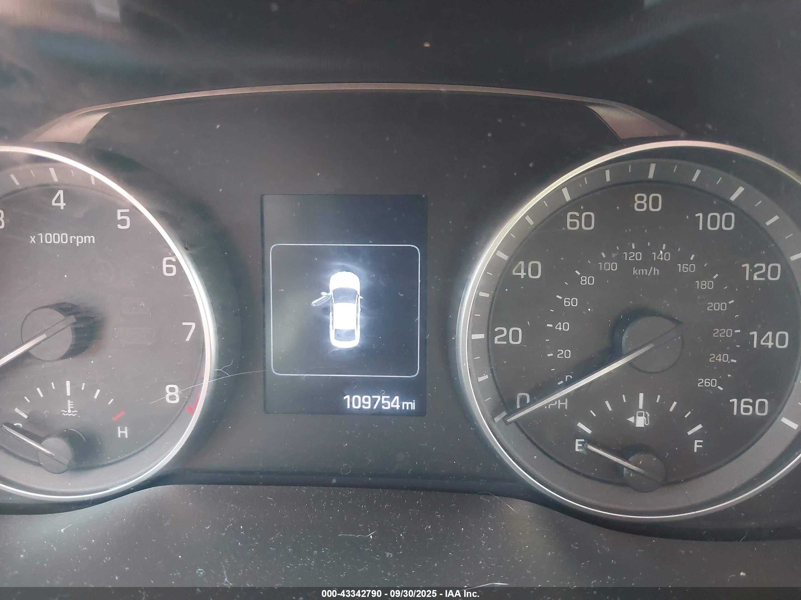 HYUNDAI ELANTRA image 7