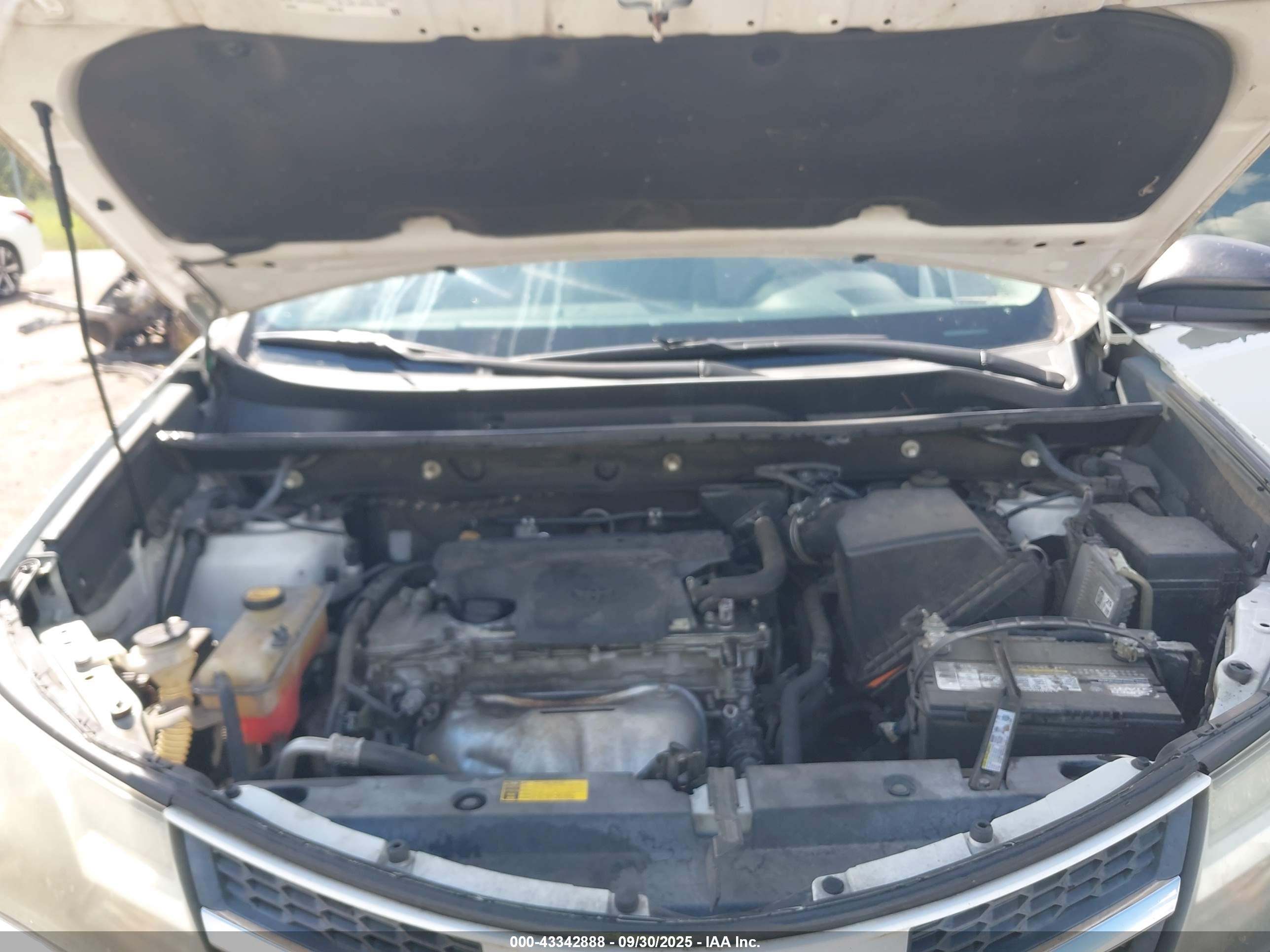 TOYOTA RAV4 image 10