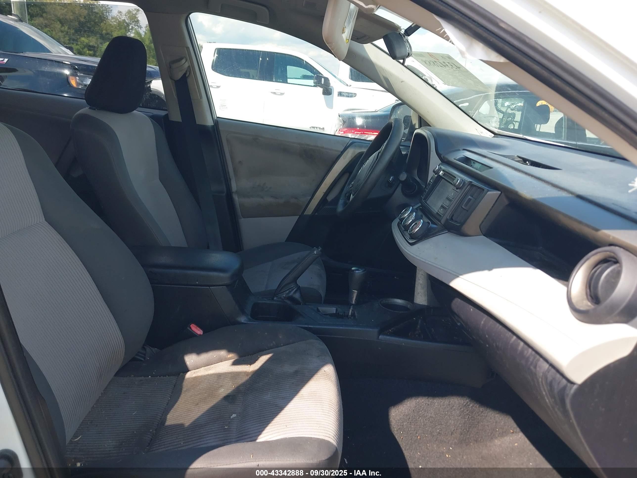 TOYOTA RAV4 image 5