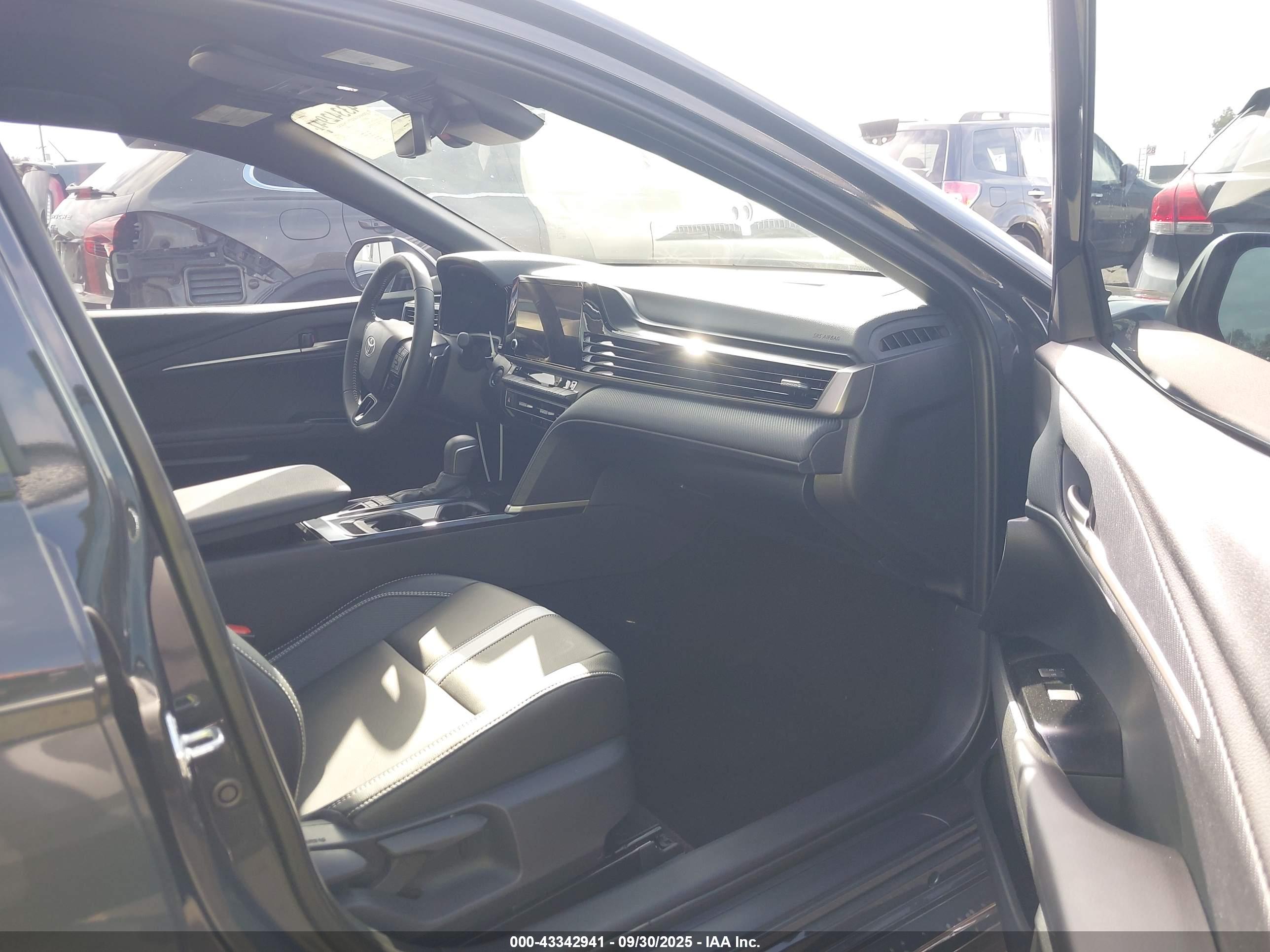 TOYOTA CAMRY image 5