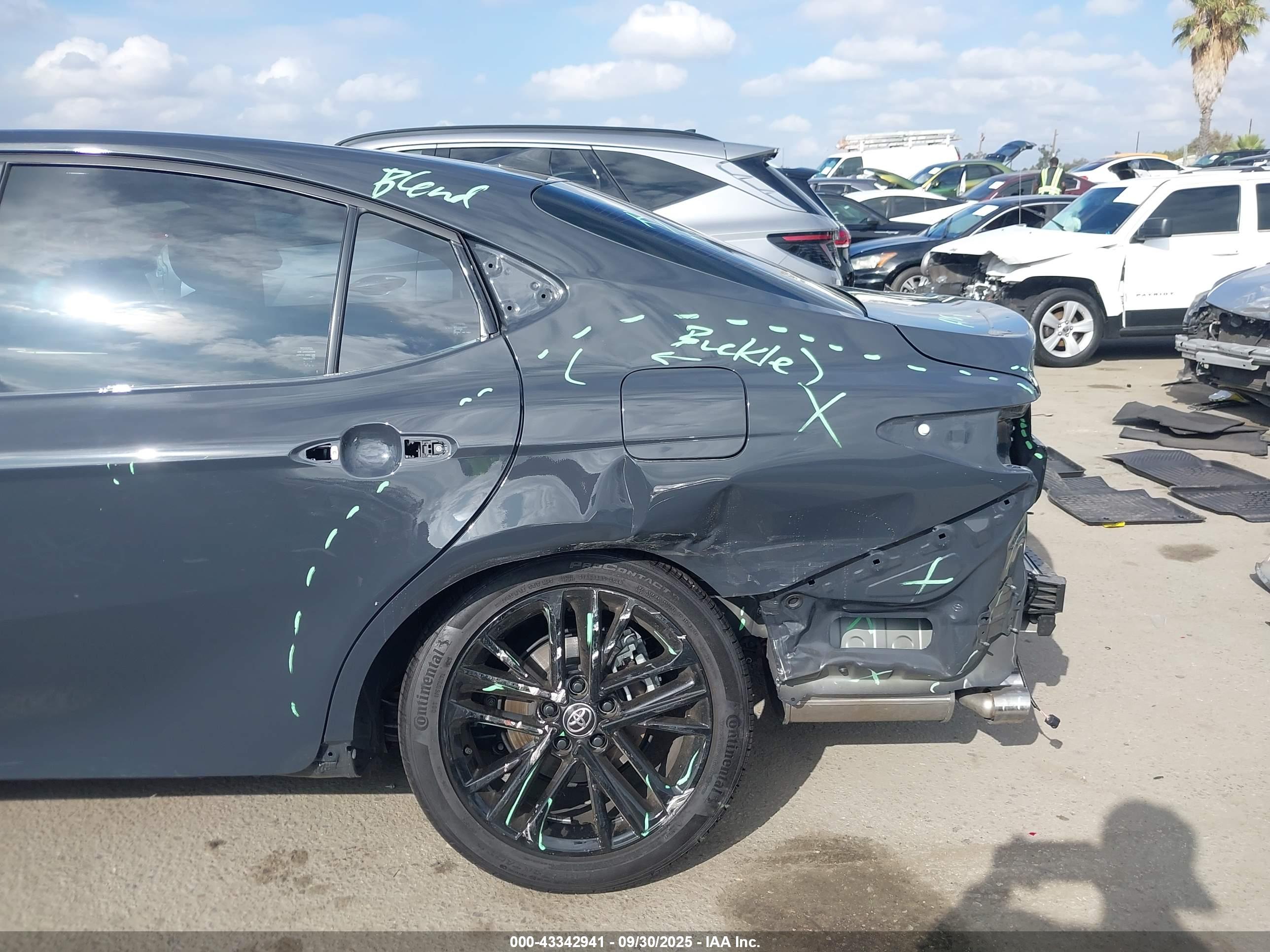 TOYOTA CAMRY image 6