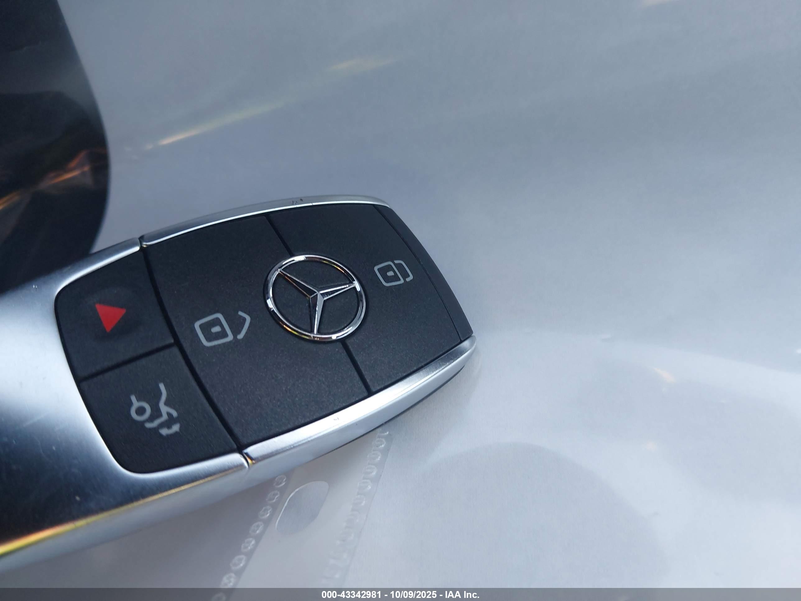 MERCEDES-BENZ GLS image 11