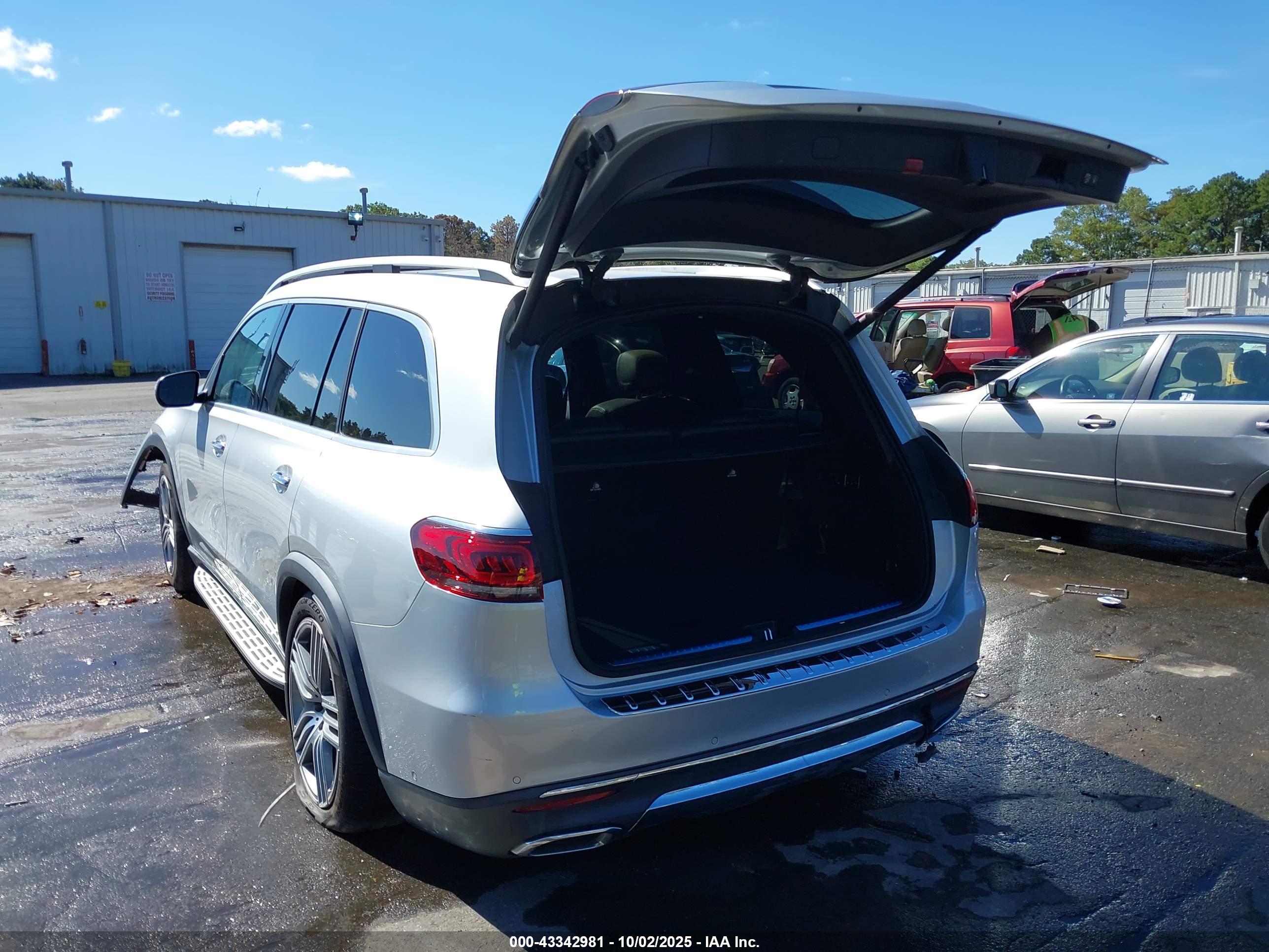 MERCEDES-BENZ GLS image 3