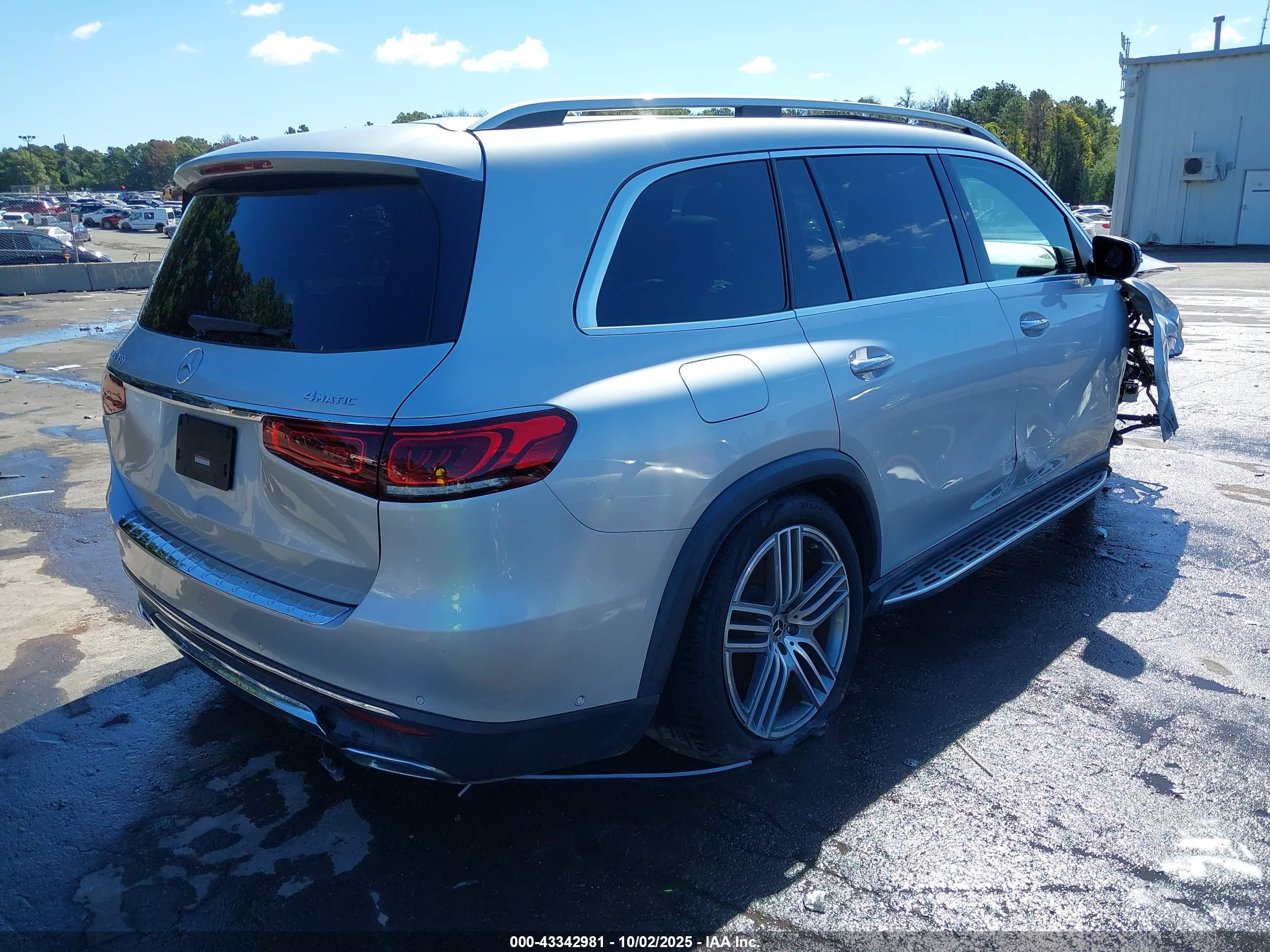 MERCEDES-BENZ GLS image 4