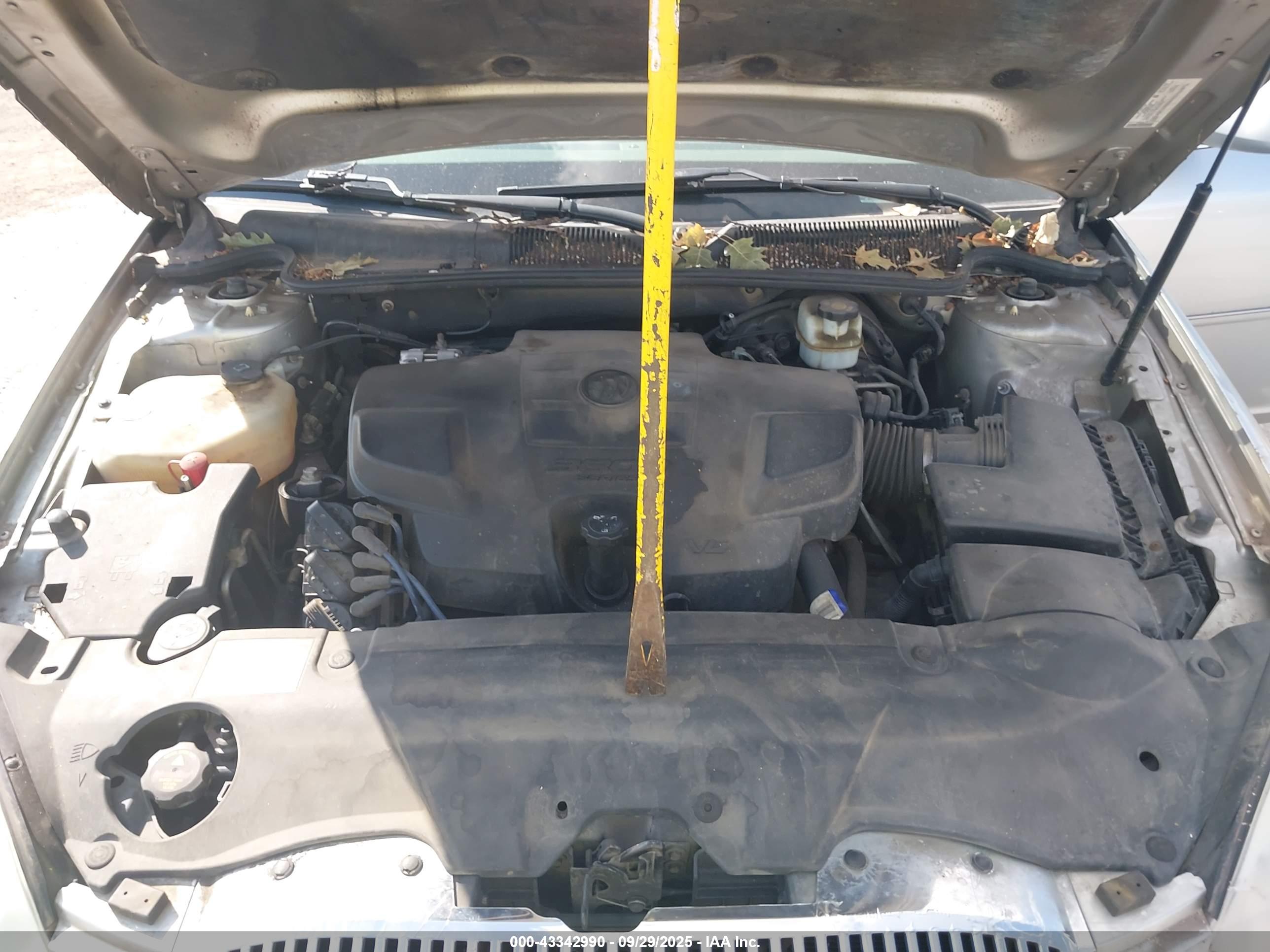 BUICK LUCERNE image 10