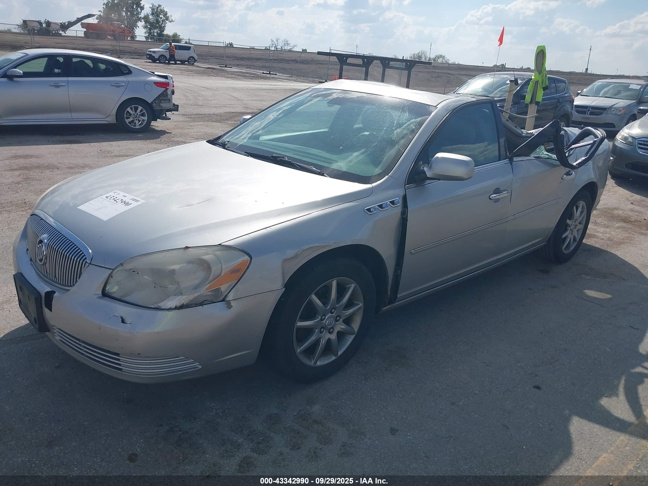 BUICK LUCERNE image 2