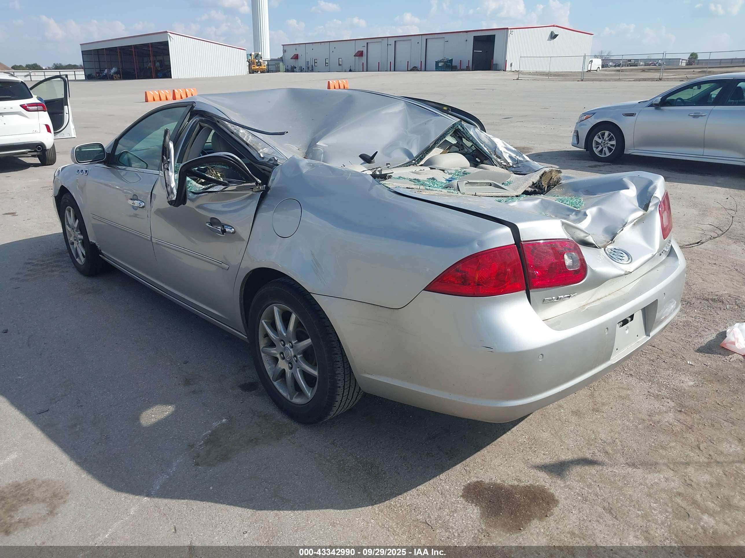 BUICK LUCERNE image 3