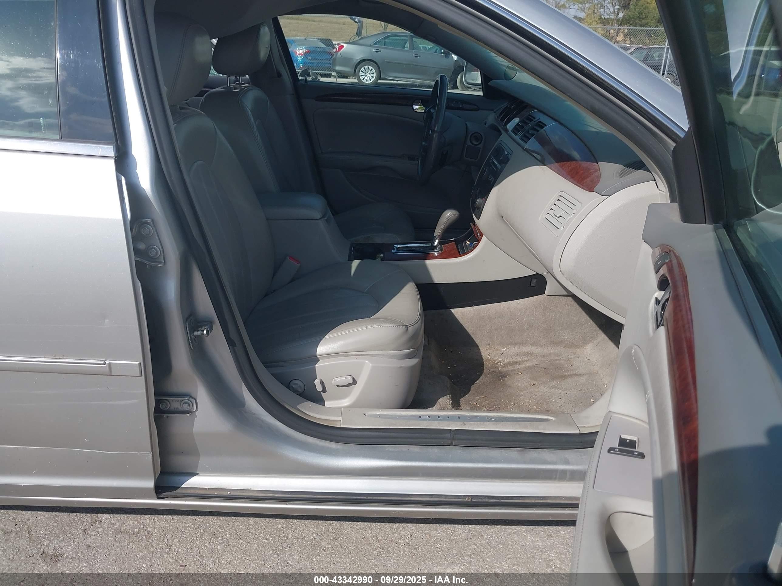 BUICK LUCERNE image 5