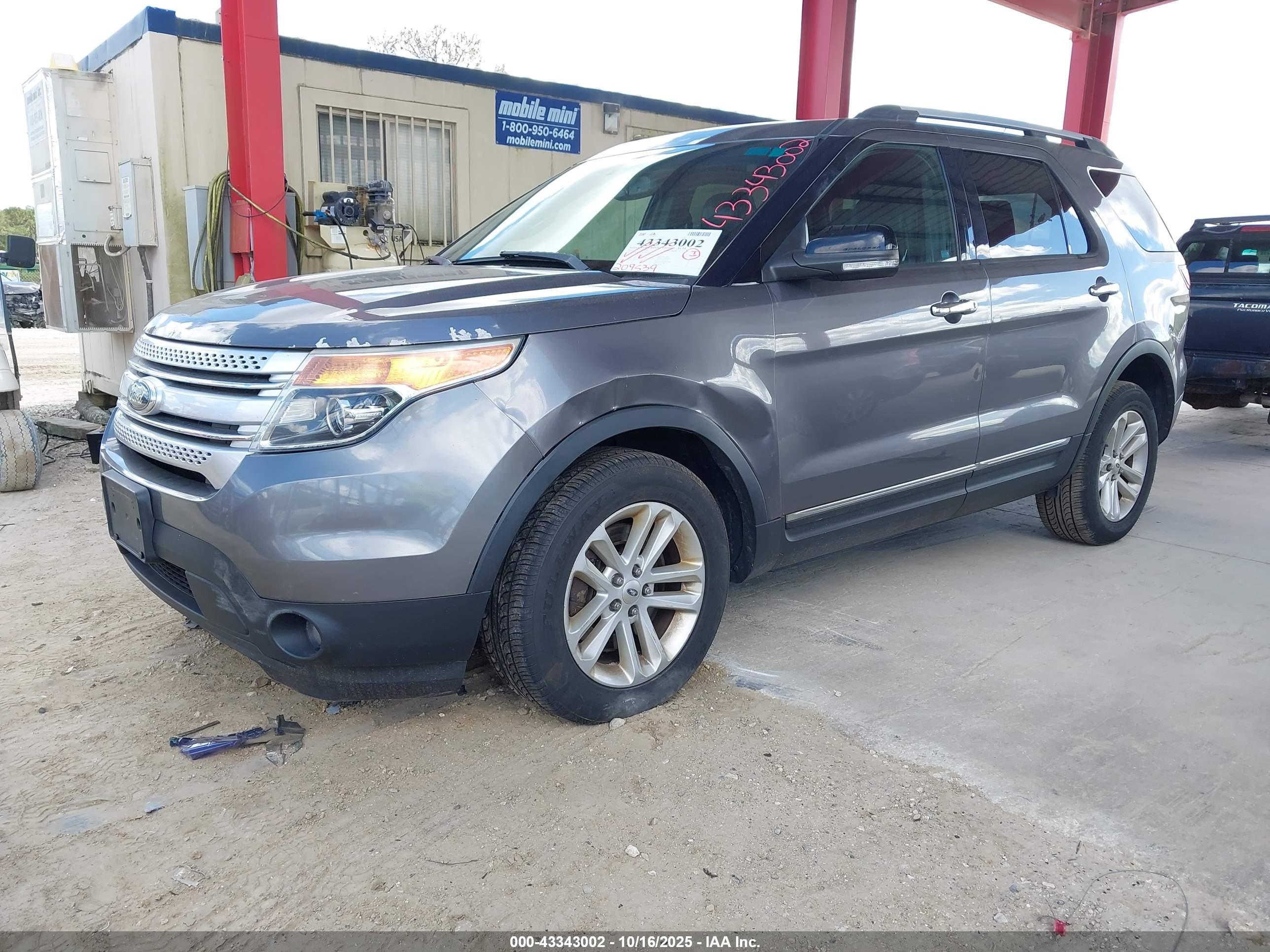 FORD EXPLORER image 2