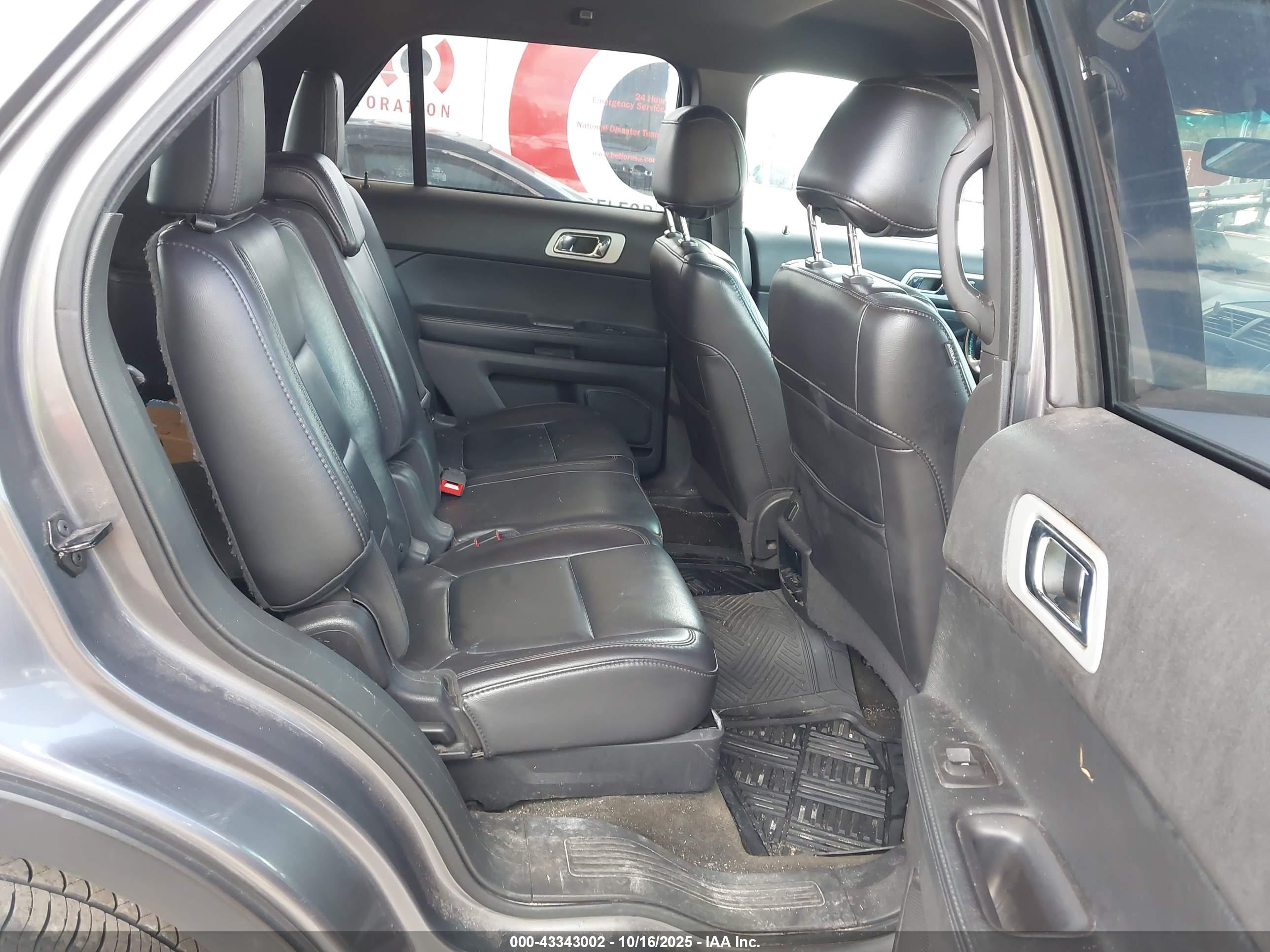 FORD EXPLORER image 8