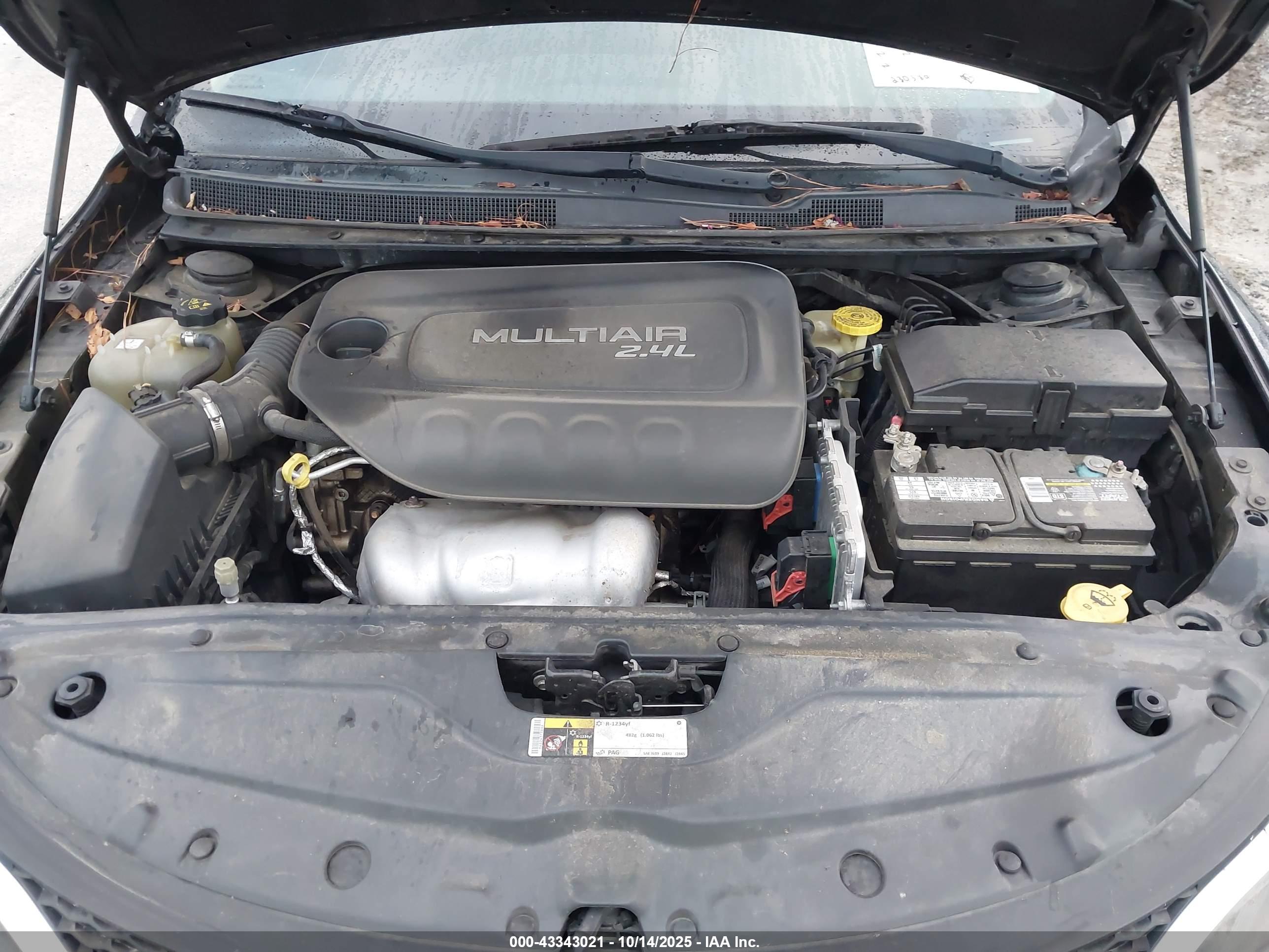 CHRYSLER 200 image 10