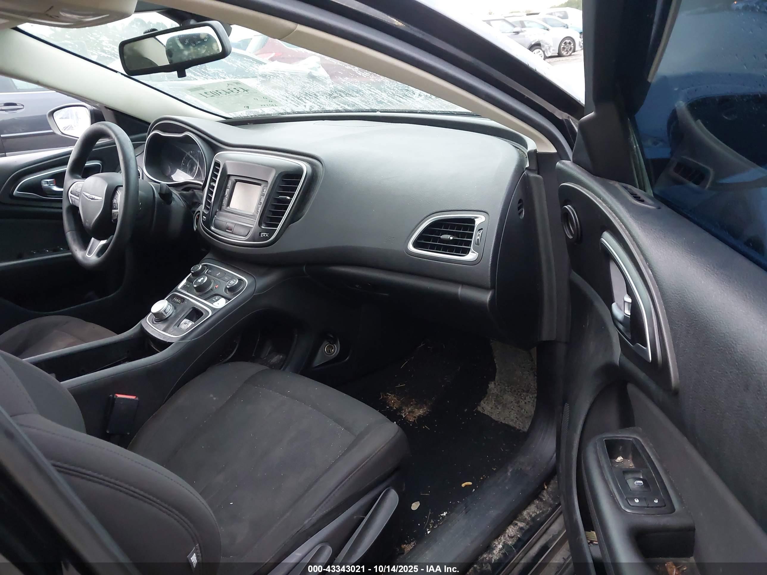 CHRYSLER 200 image 5