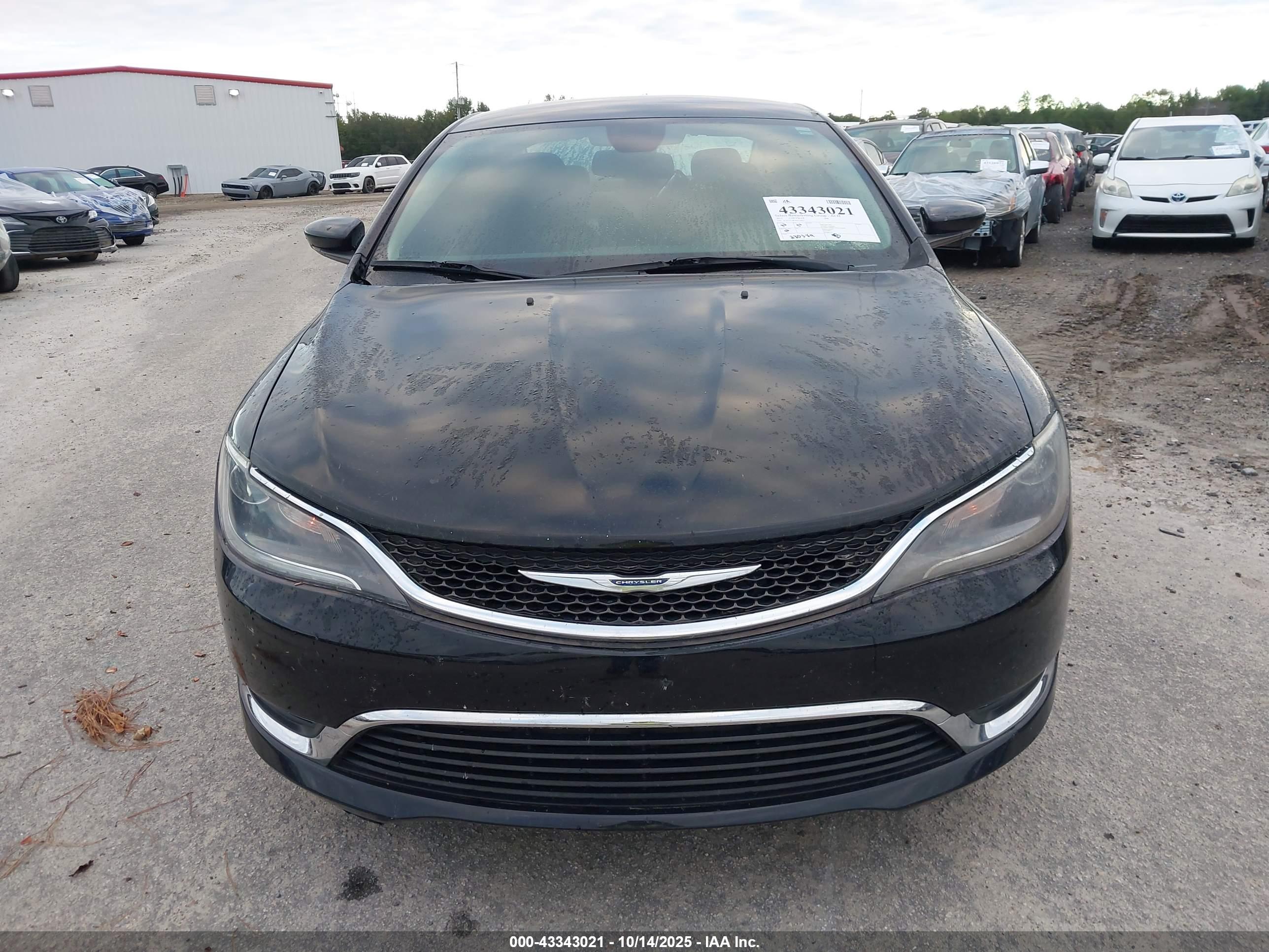 CHRYSLER 200 image 6