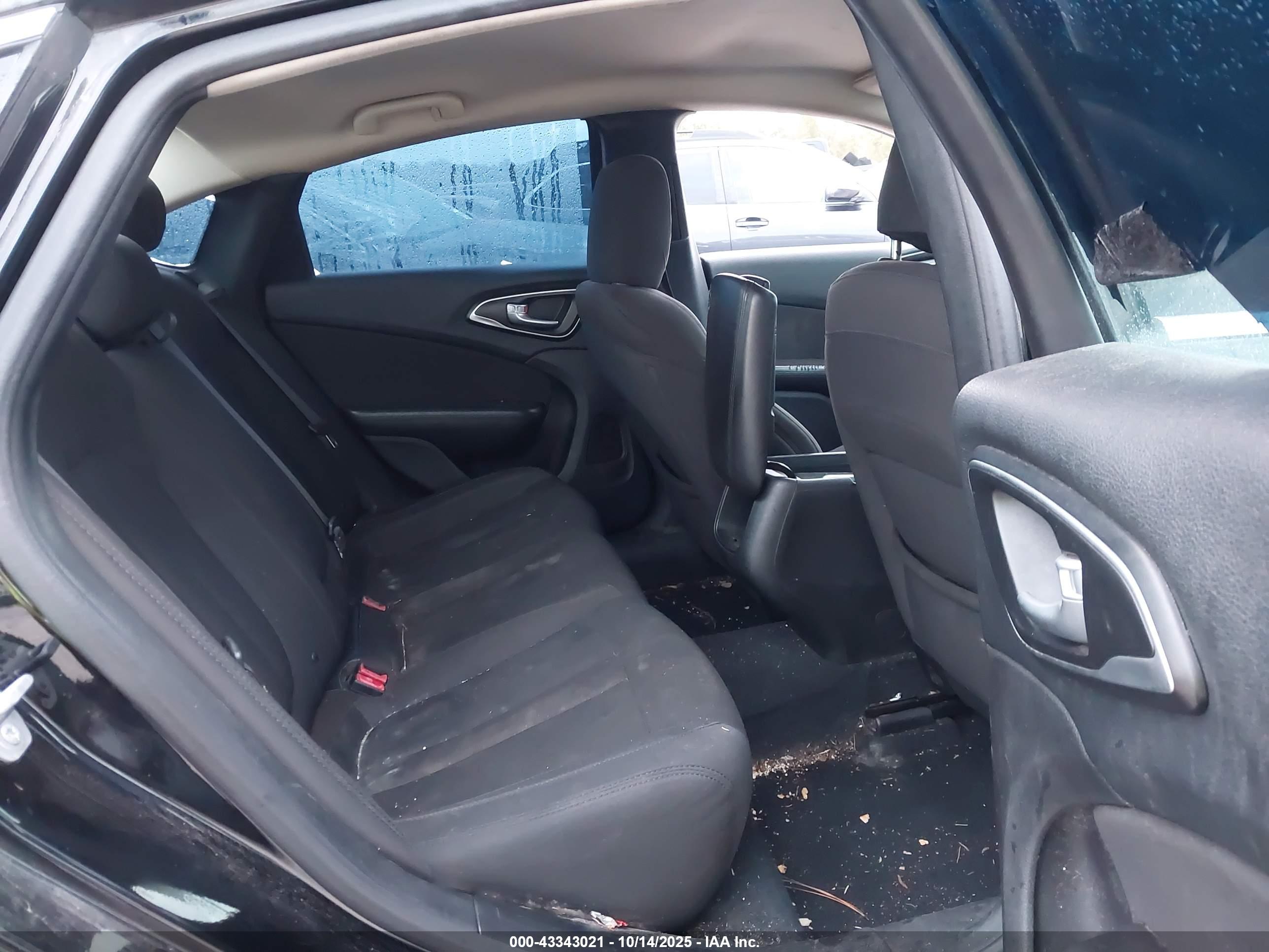 CHRYSLER 200 image 8