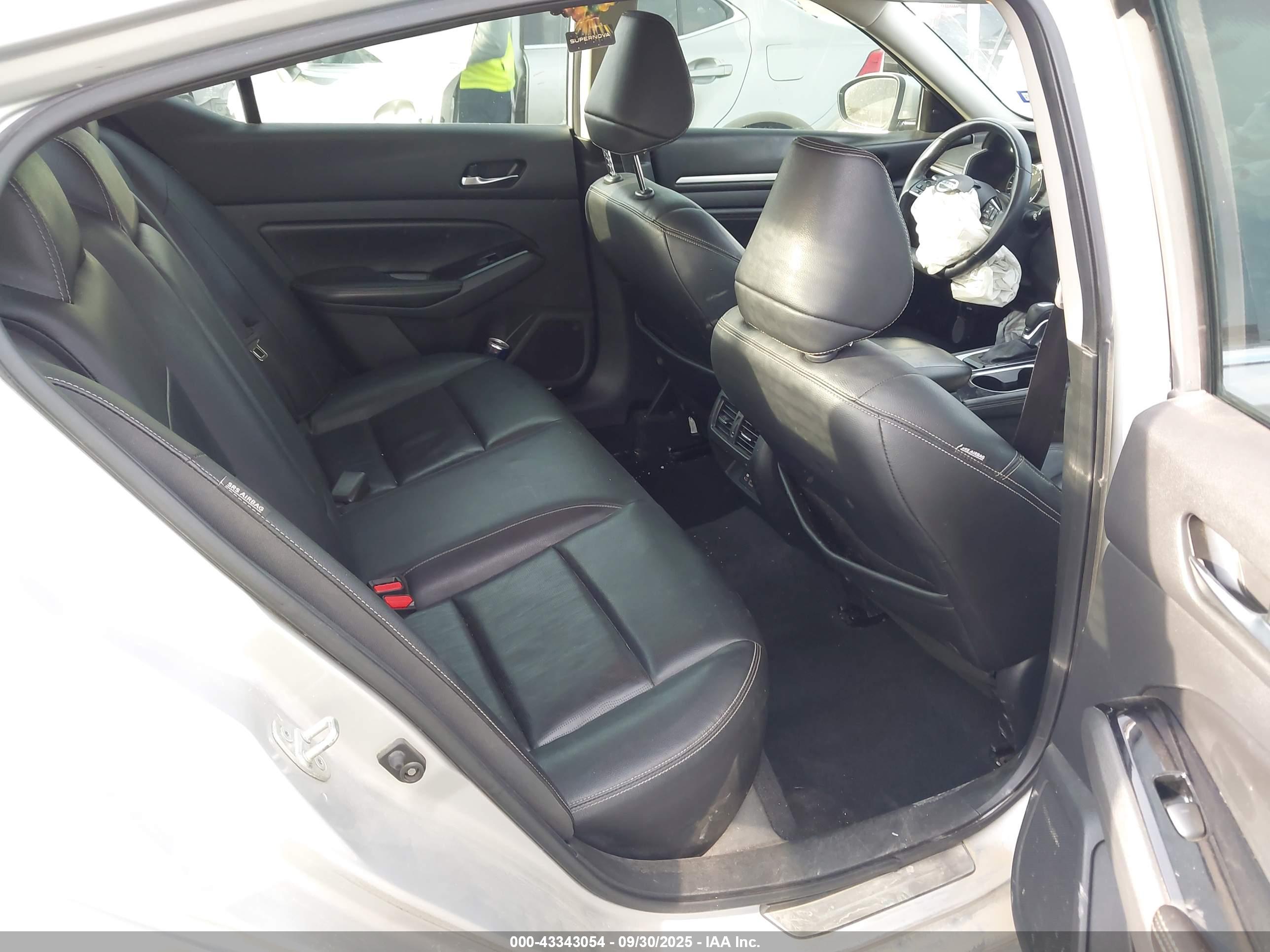 NISSAN ALTIMA image 8