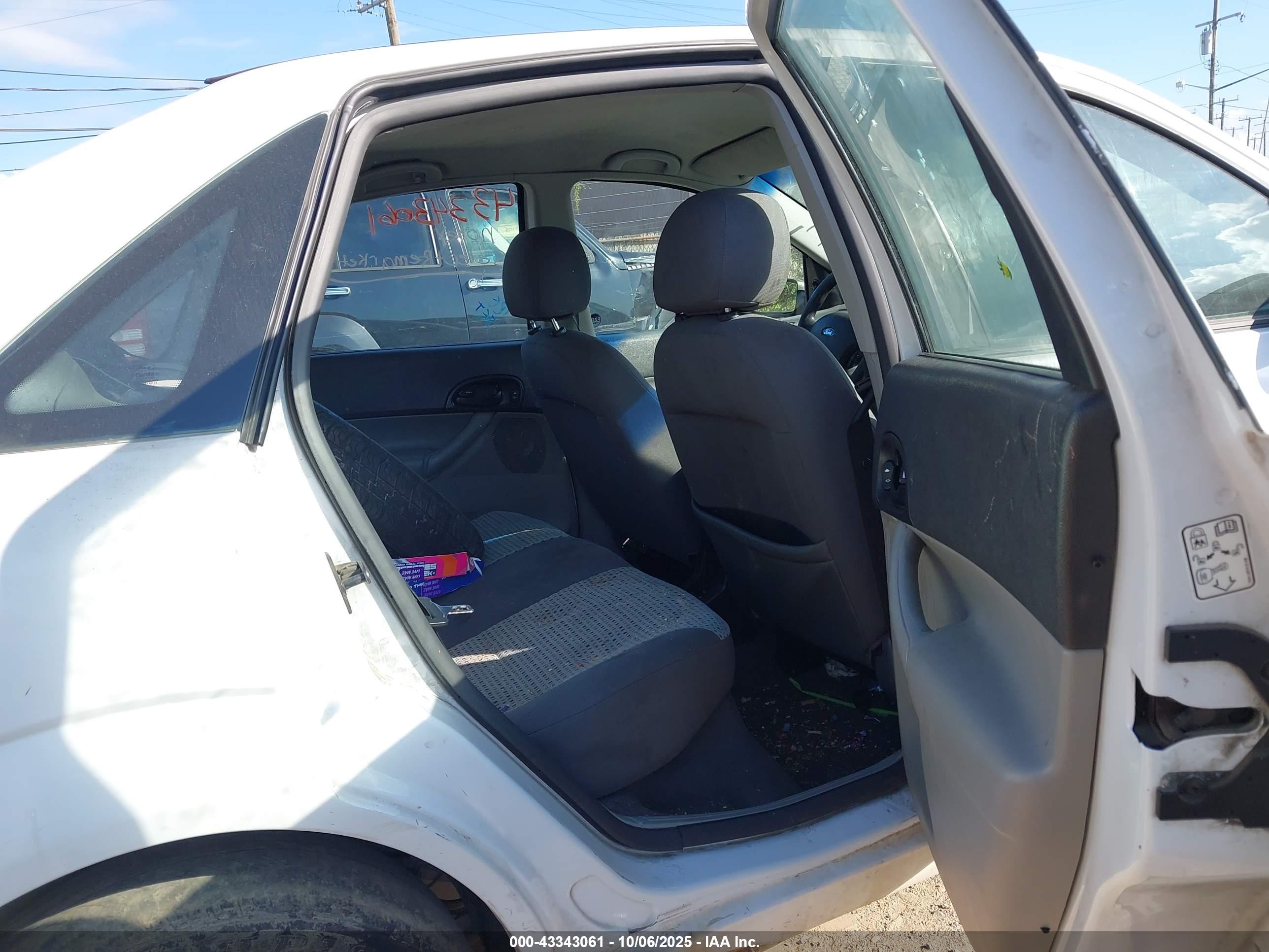 FORD FOCUS image 8