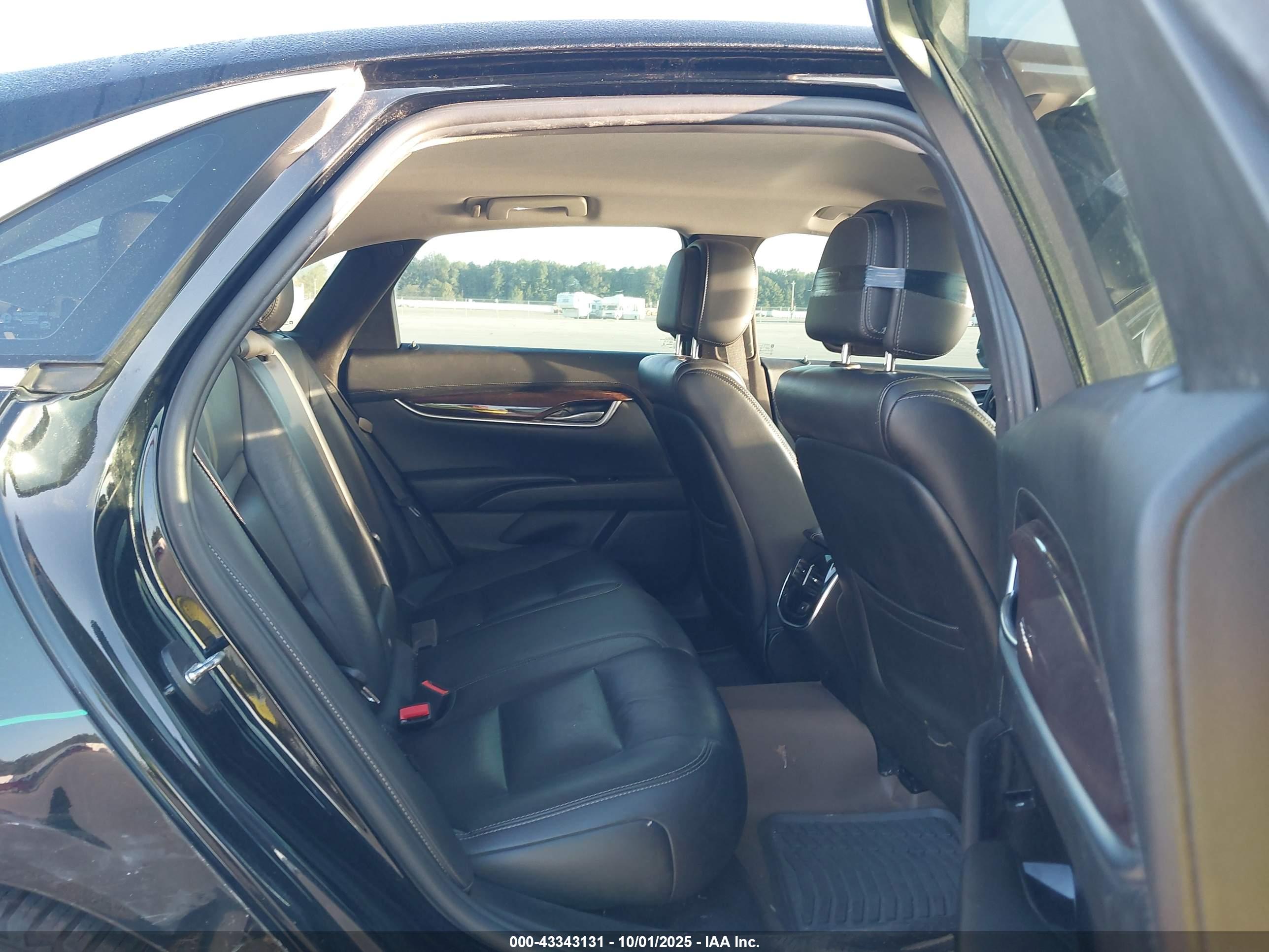 CADILLAC XTS image 8