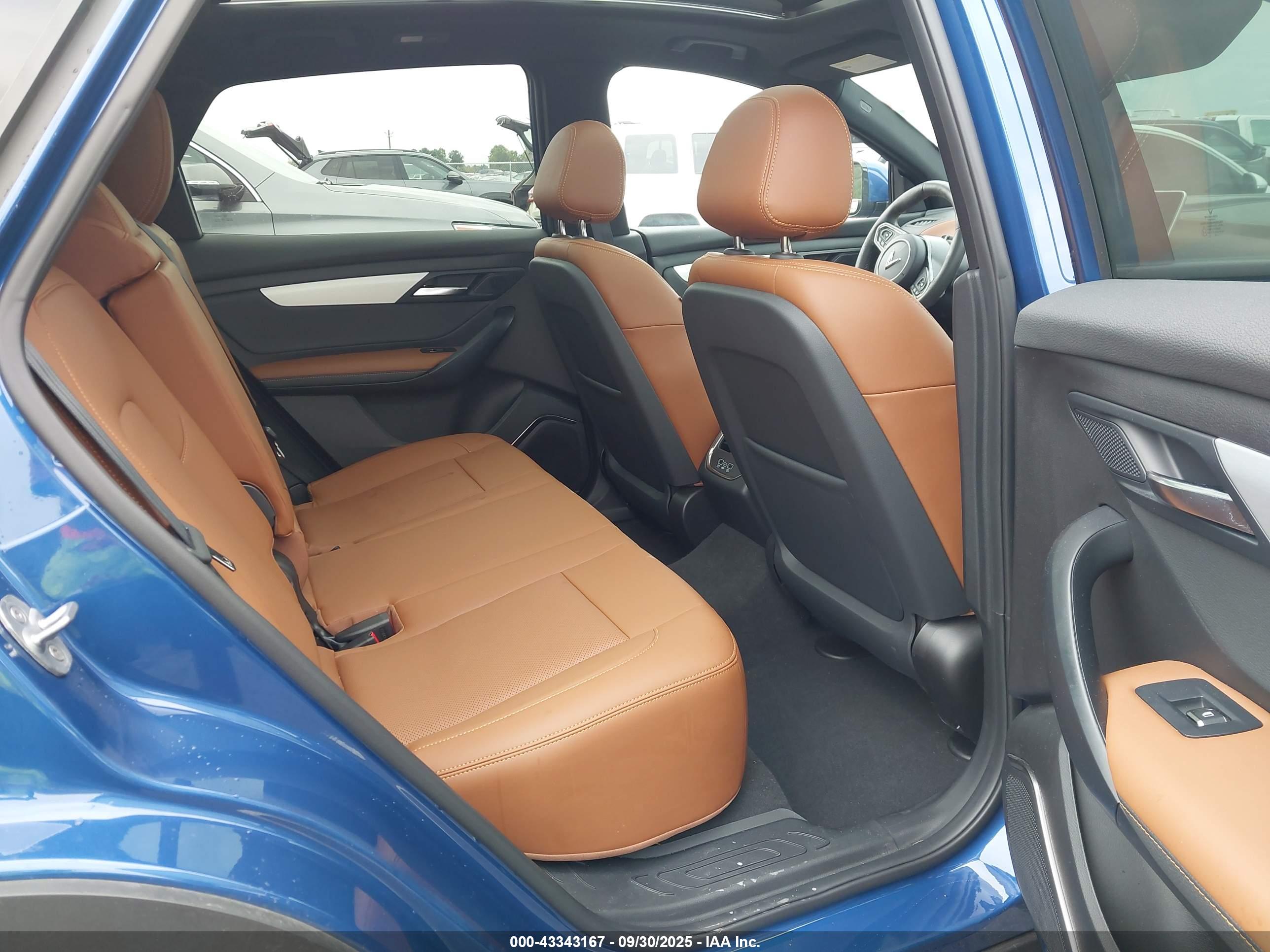 VINFAST VF image 8
