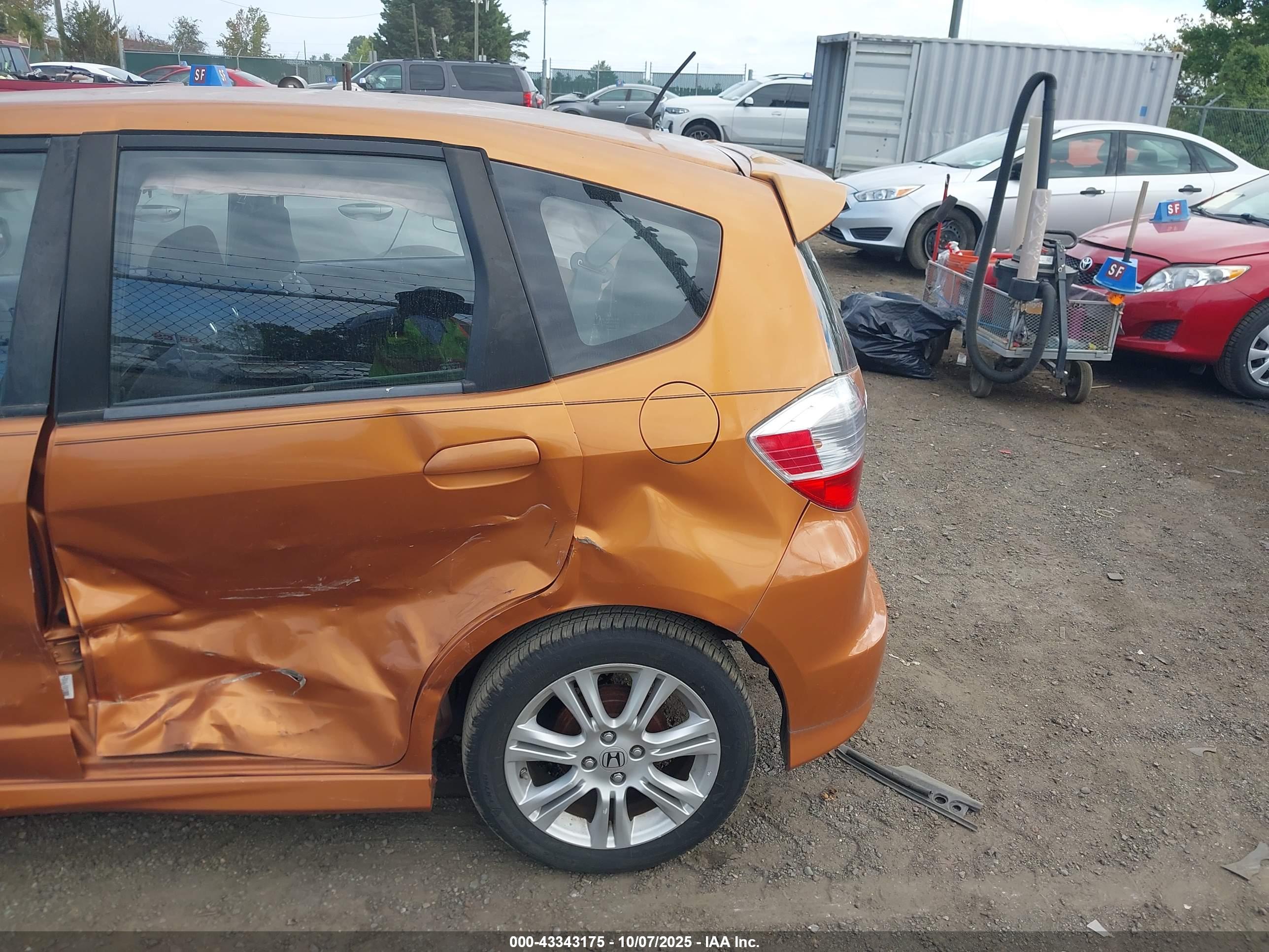HONDA FIT image 6