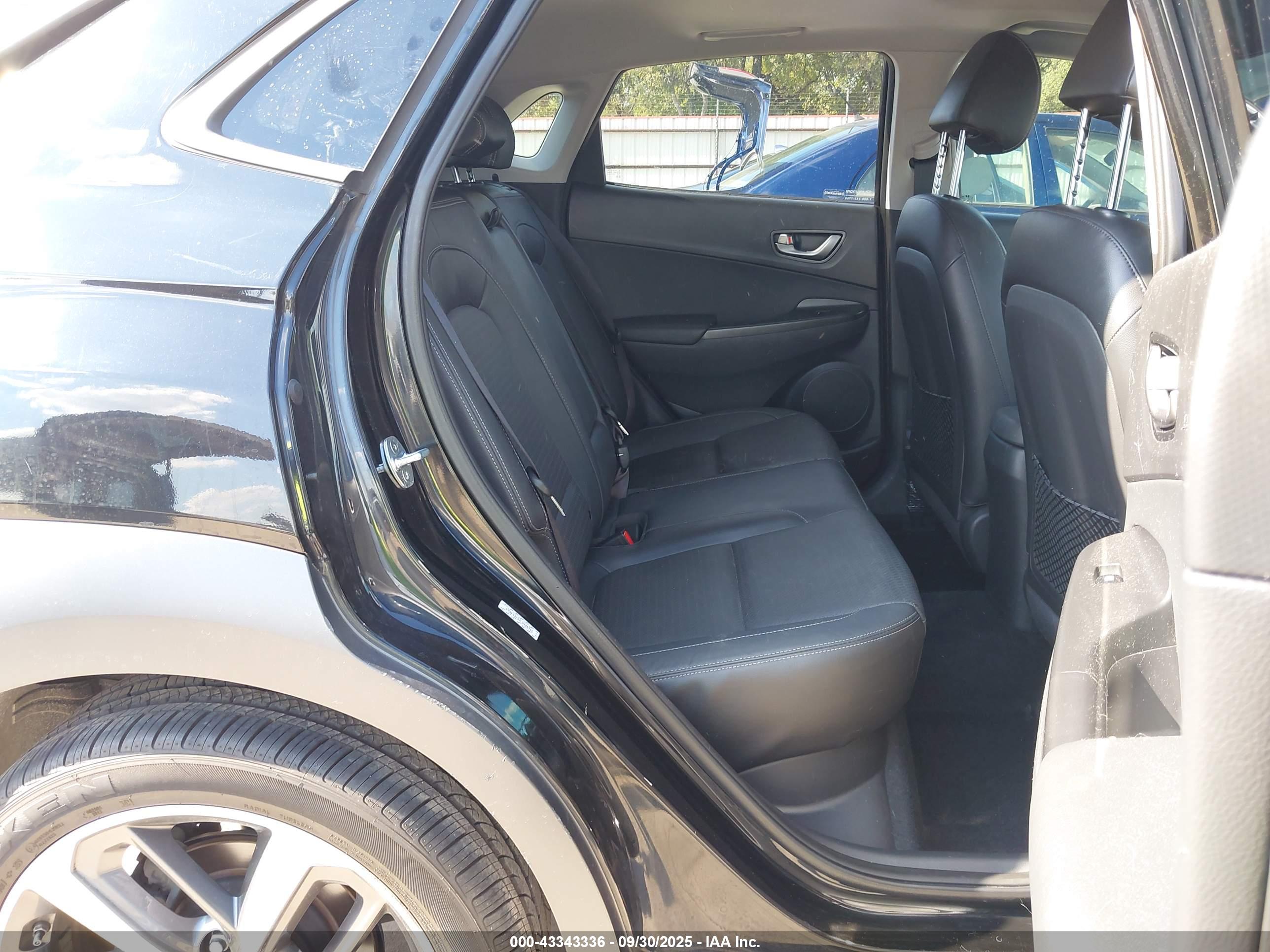 HYUNDAI KONA image 8