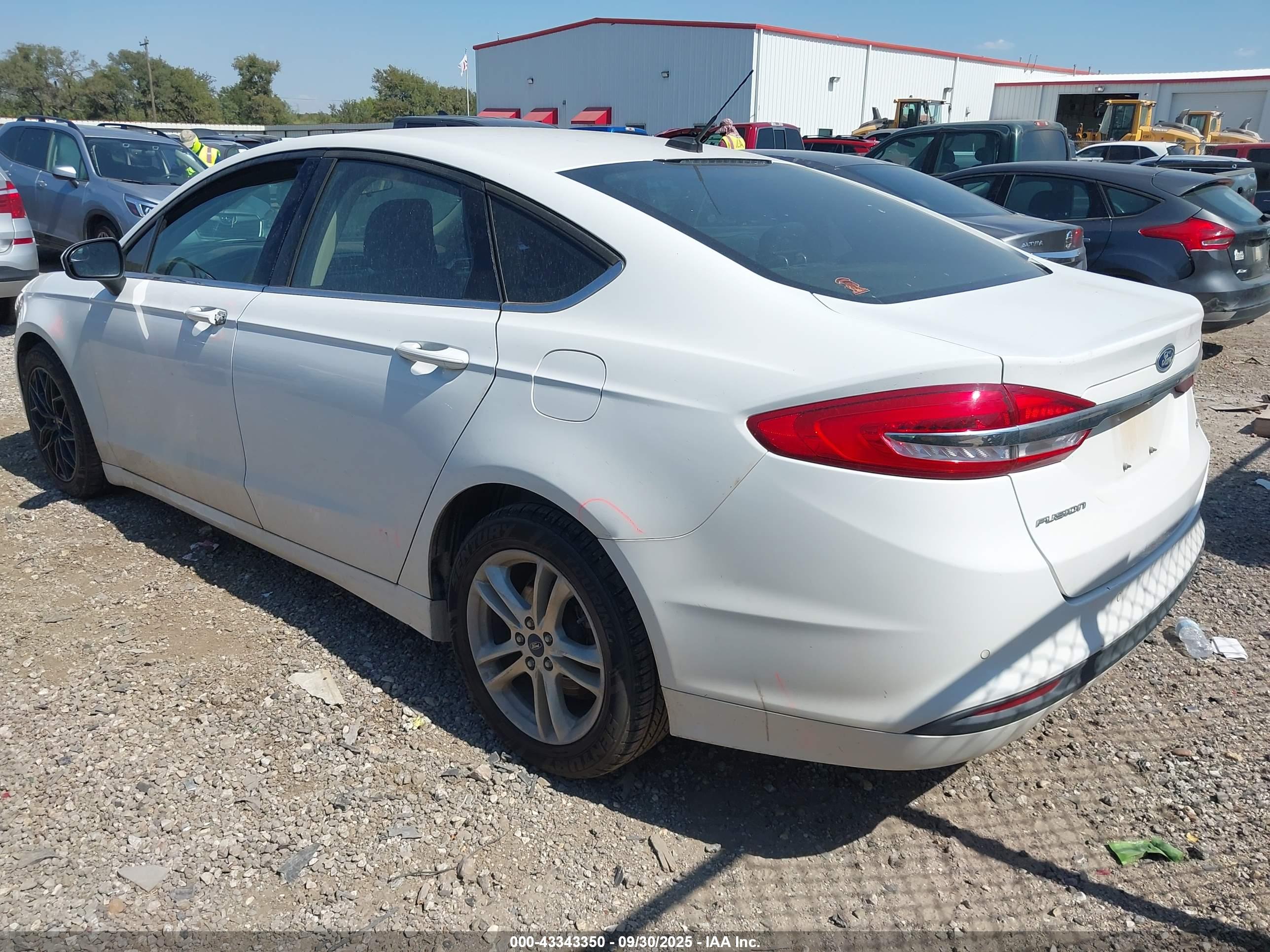 FORD FUSION image 3