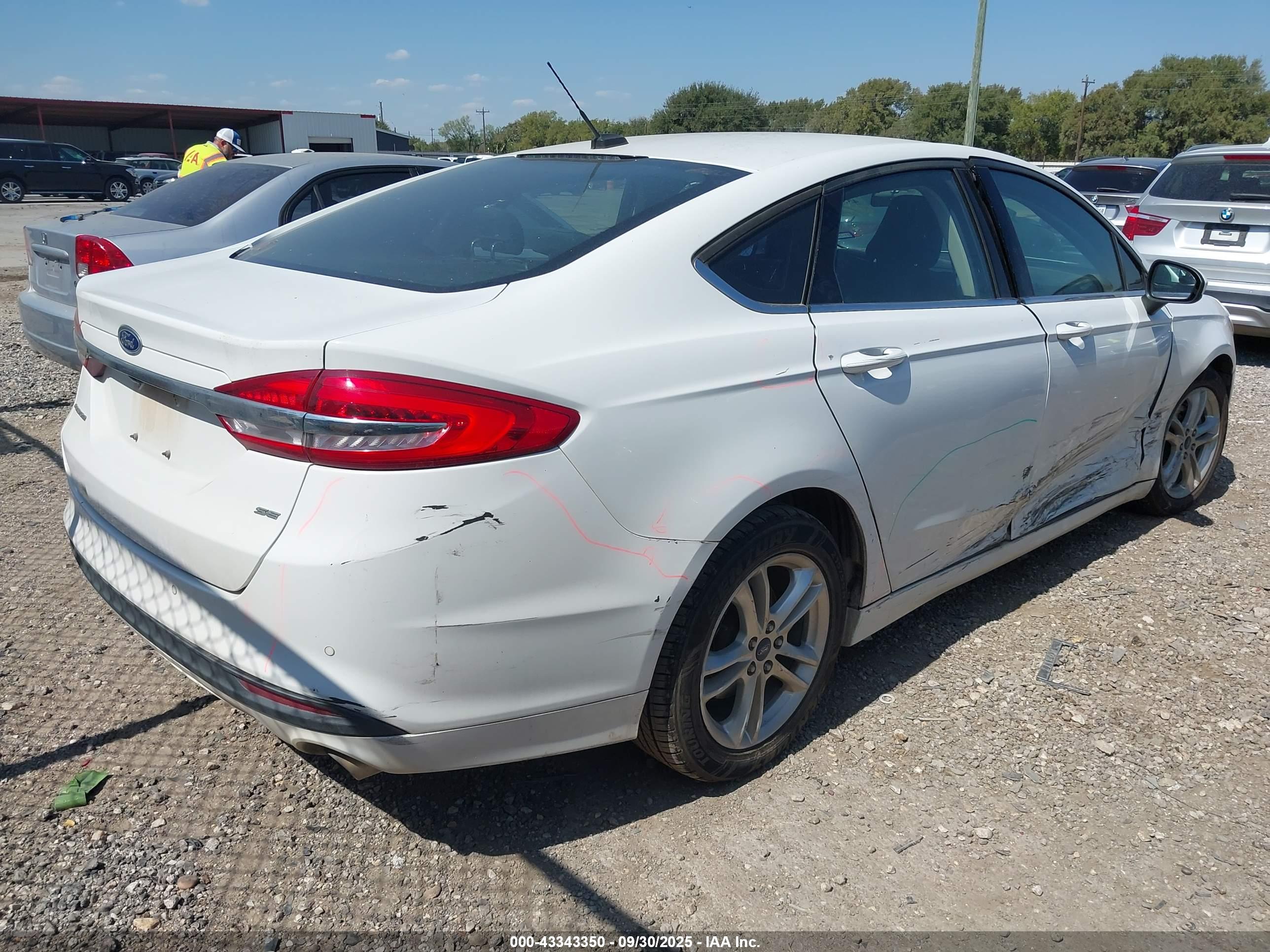FORD FUSION image 4