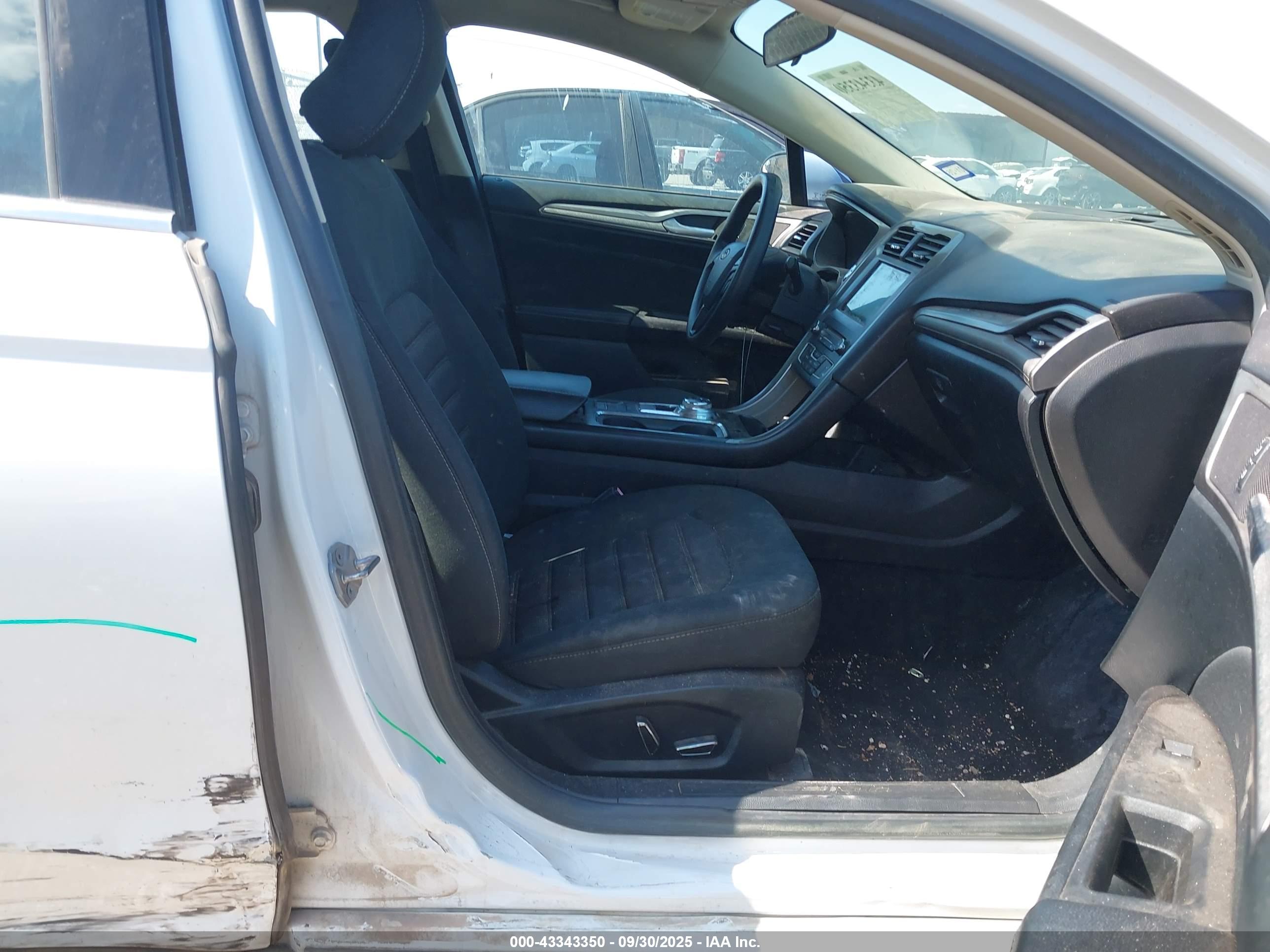FORD FUSION image 5