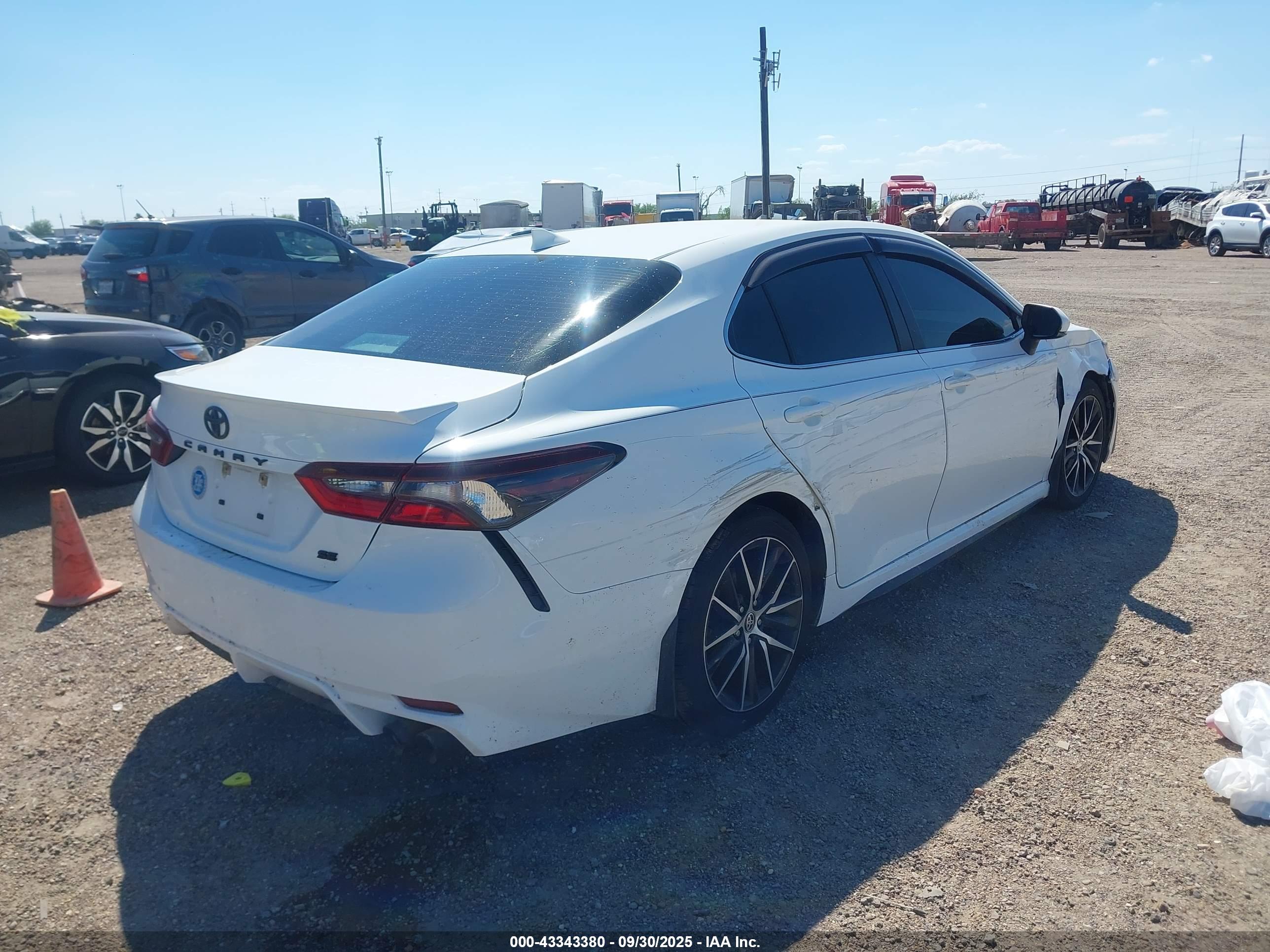 TOYOTA CAMRY image 4