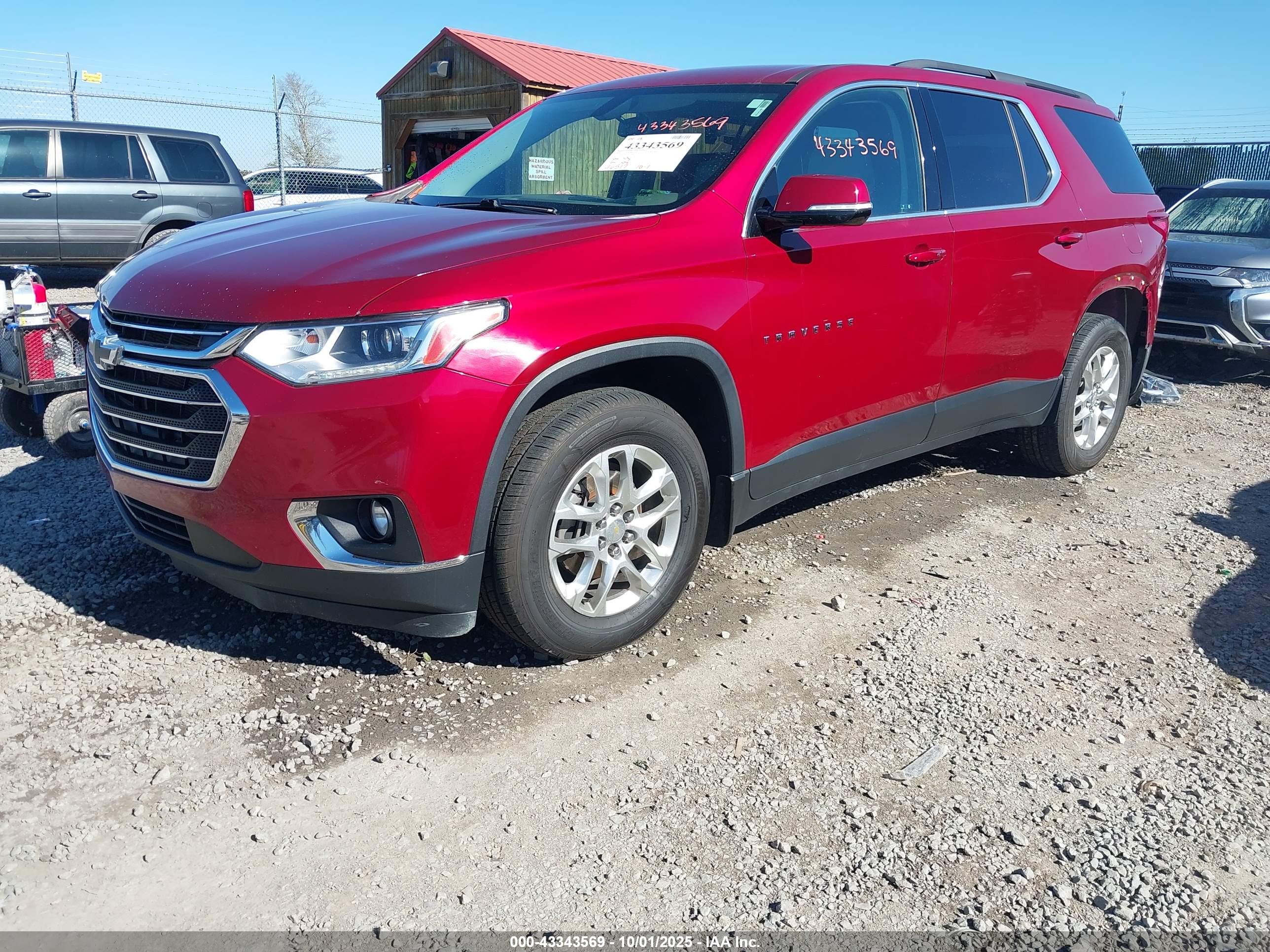 CHEVROLET TRAVERSE image 2