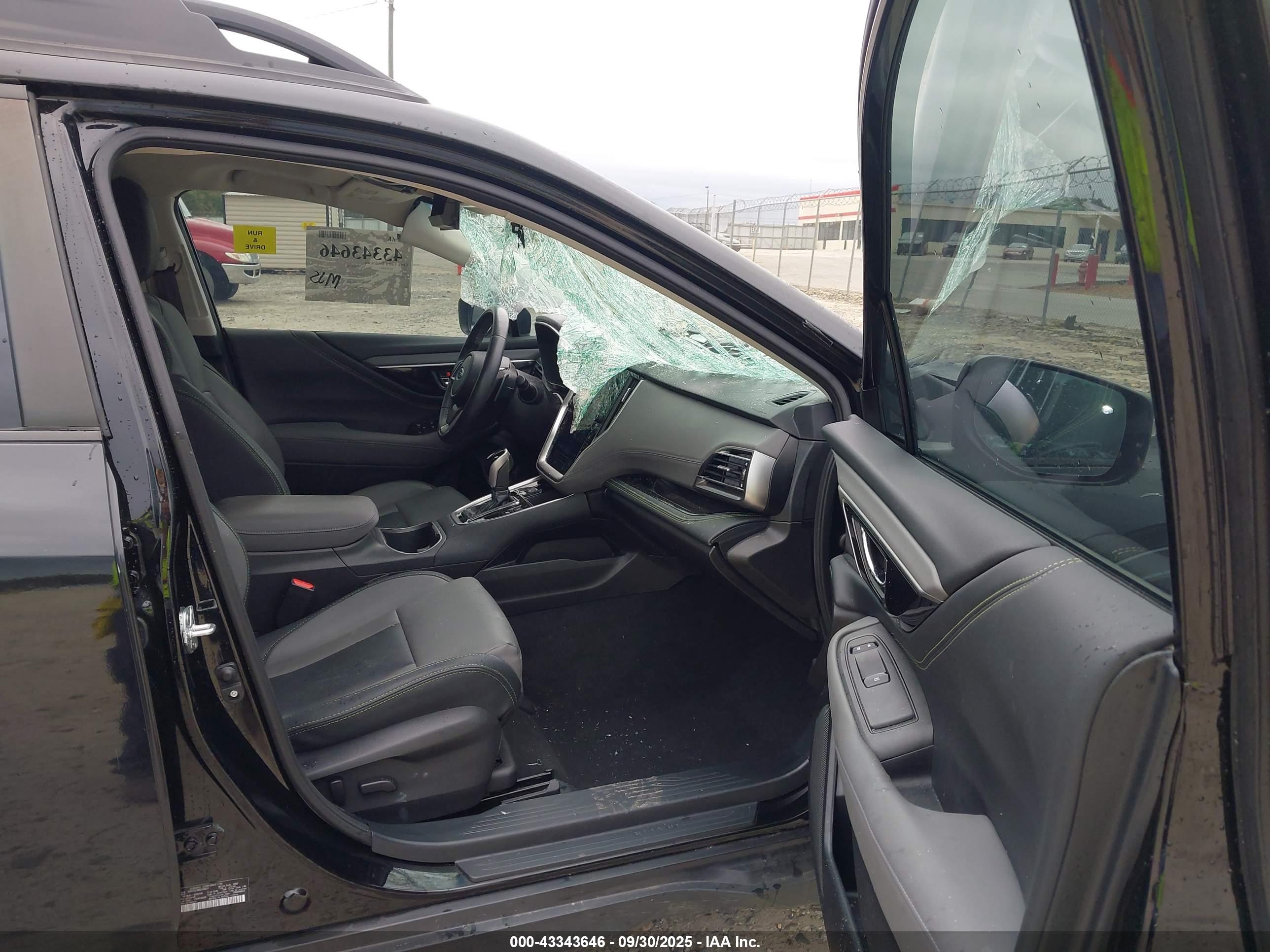 SUBARU OUTBACK image 5