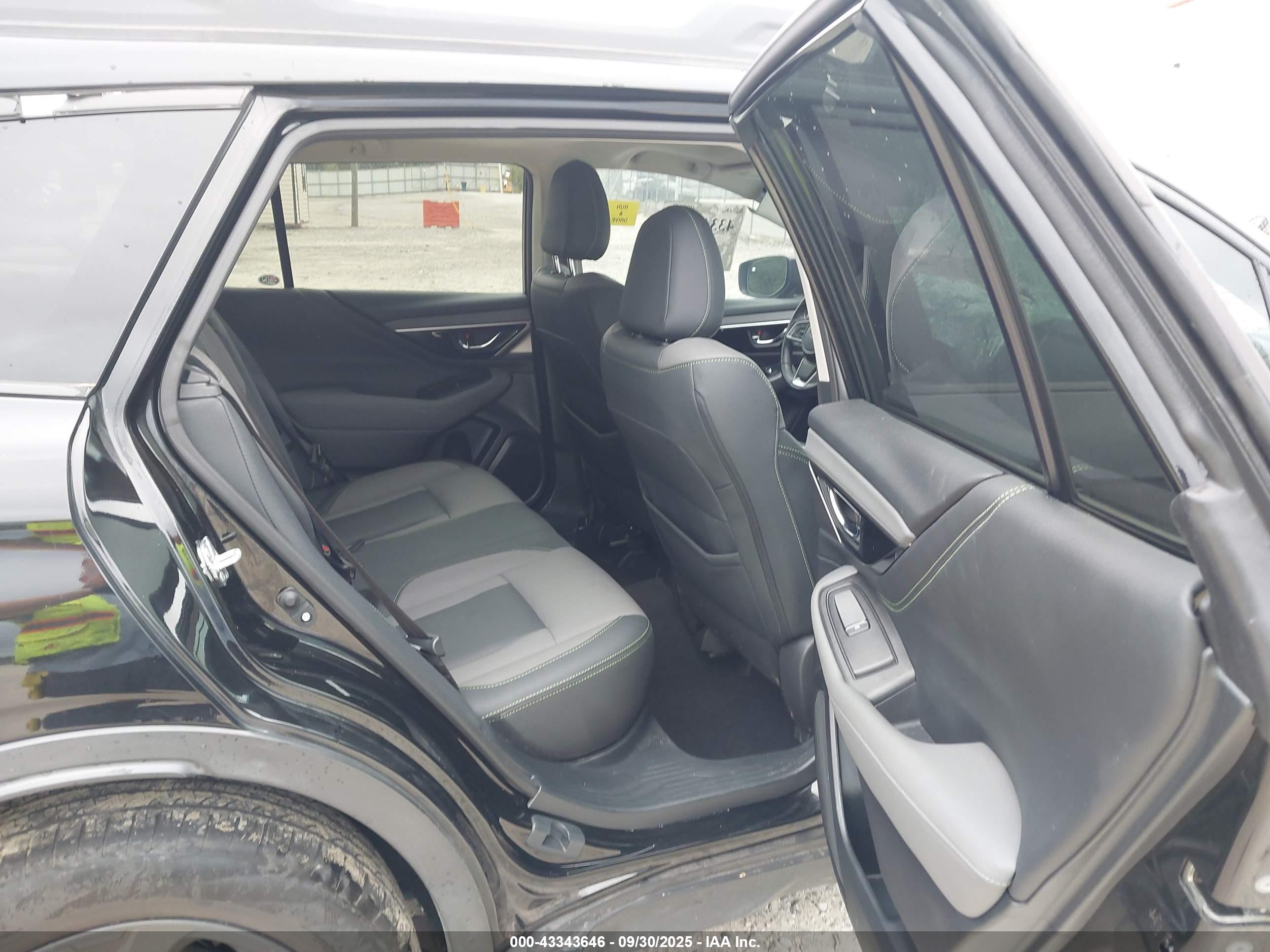 SUBARU OUTBACK image 8