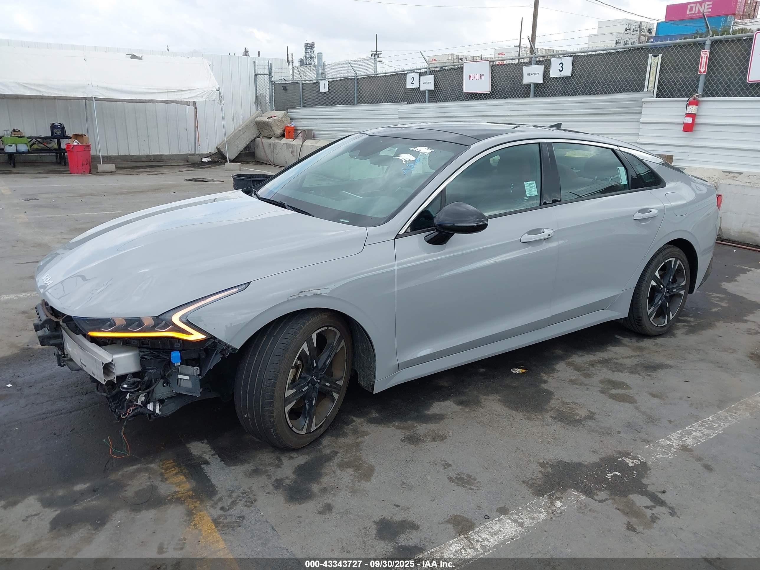 KIA K5 image 2