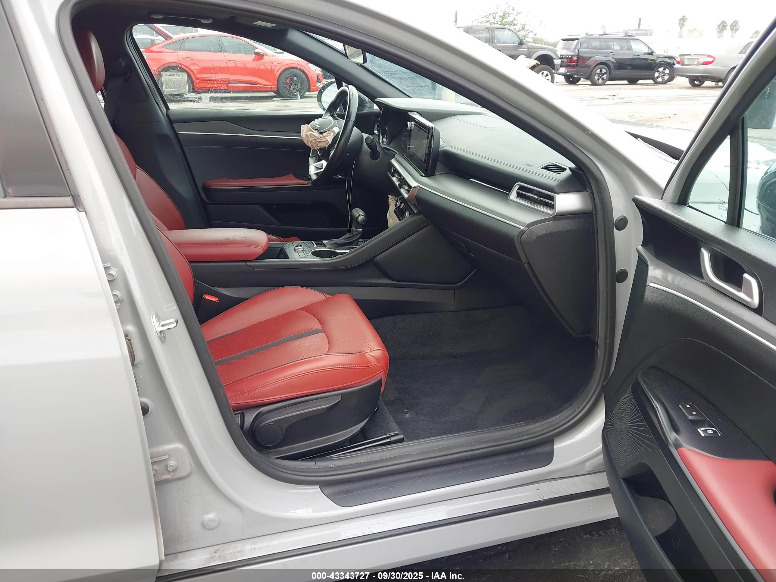 KIA K5 image 5