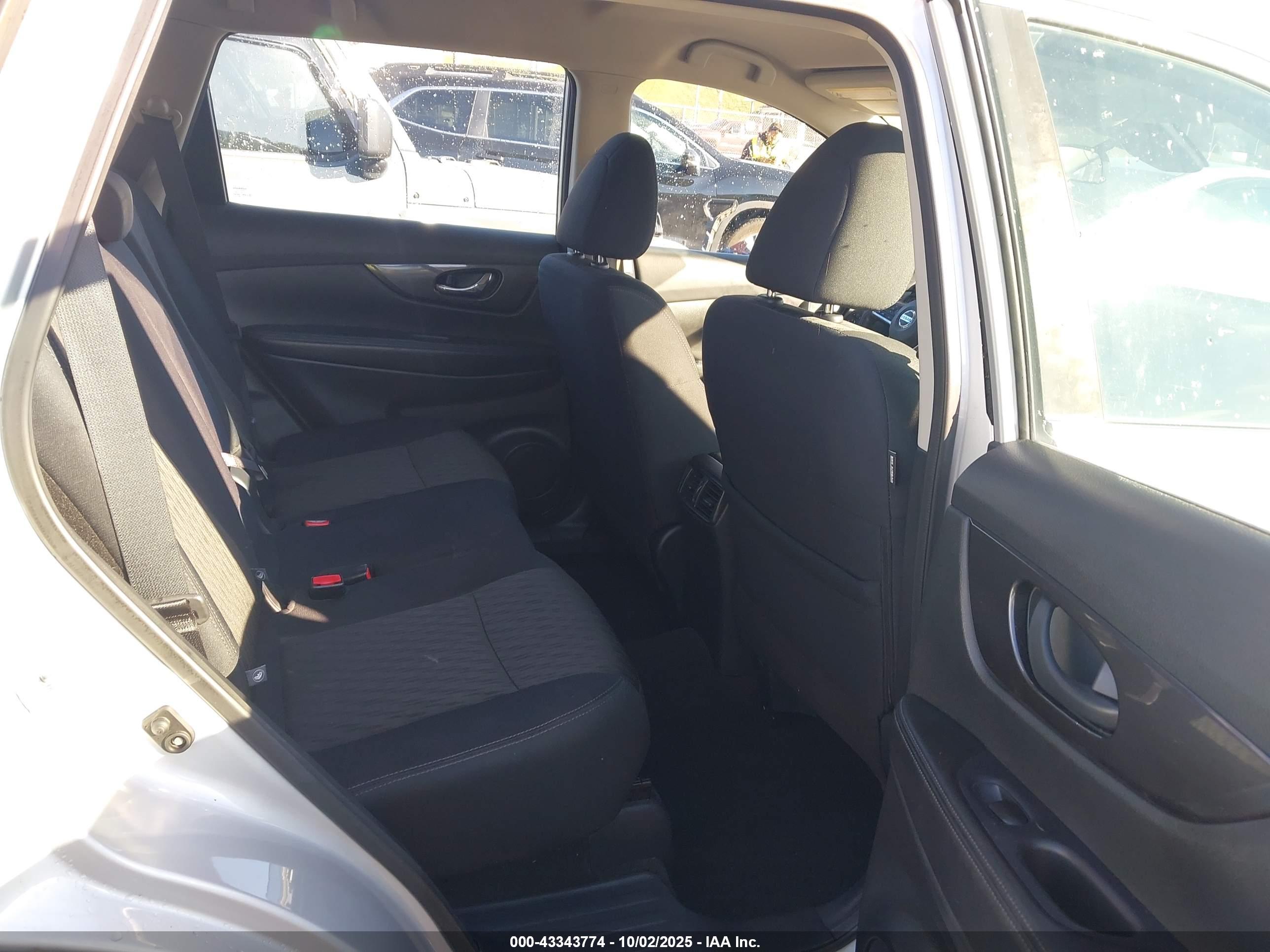 NISSAN ROGUE image 8