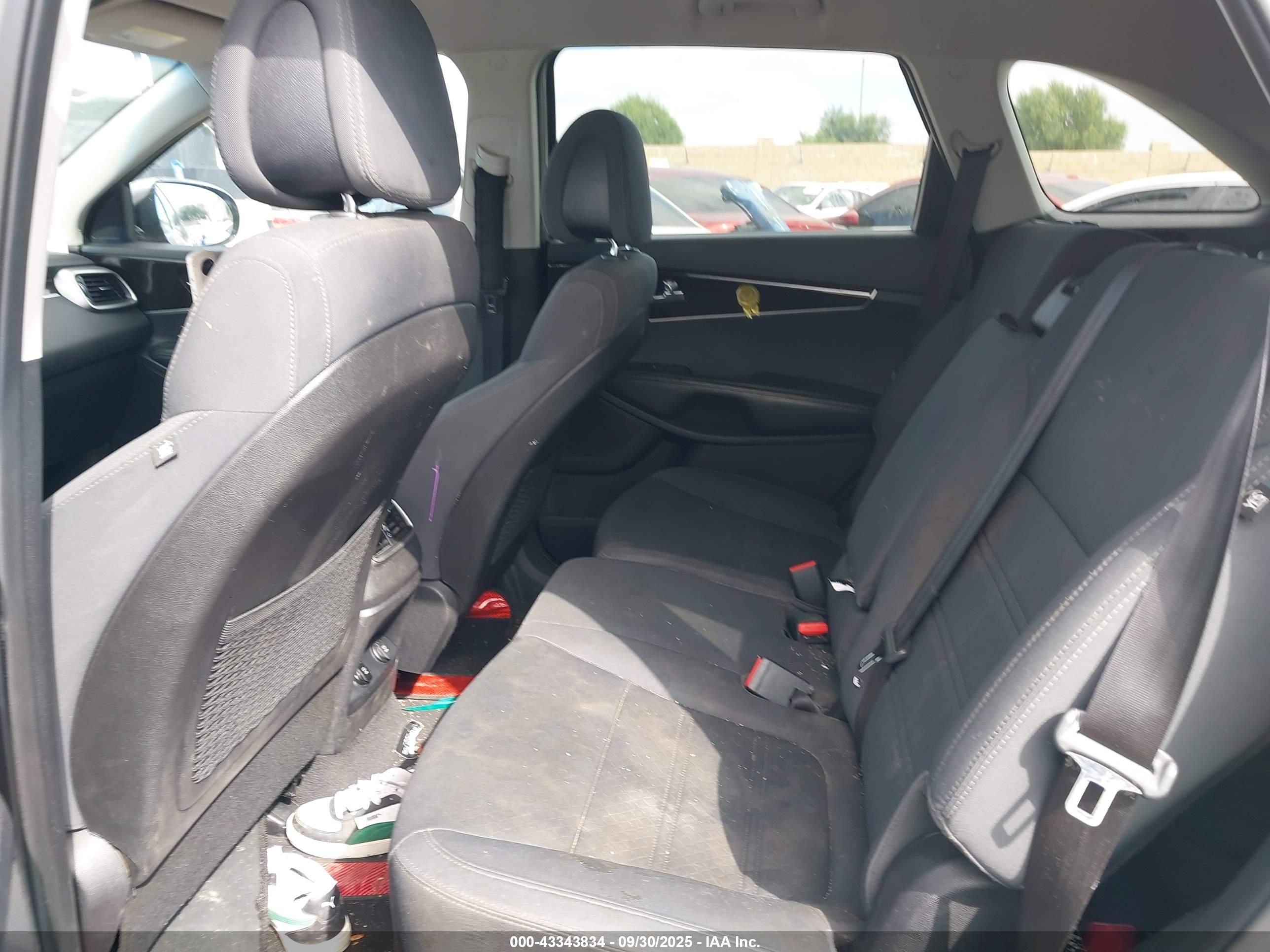 KIA SORENTO image 8