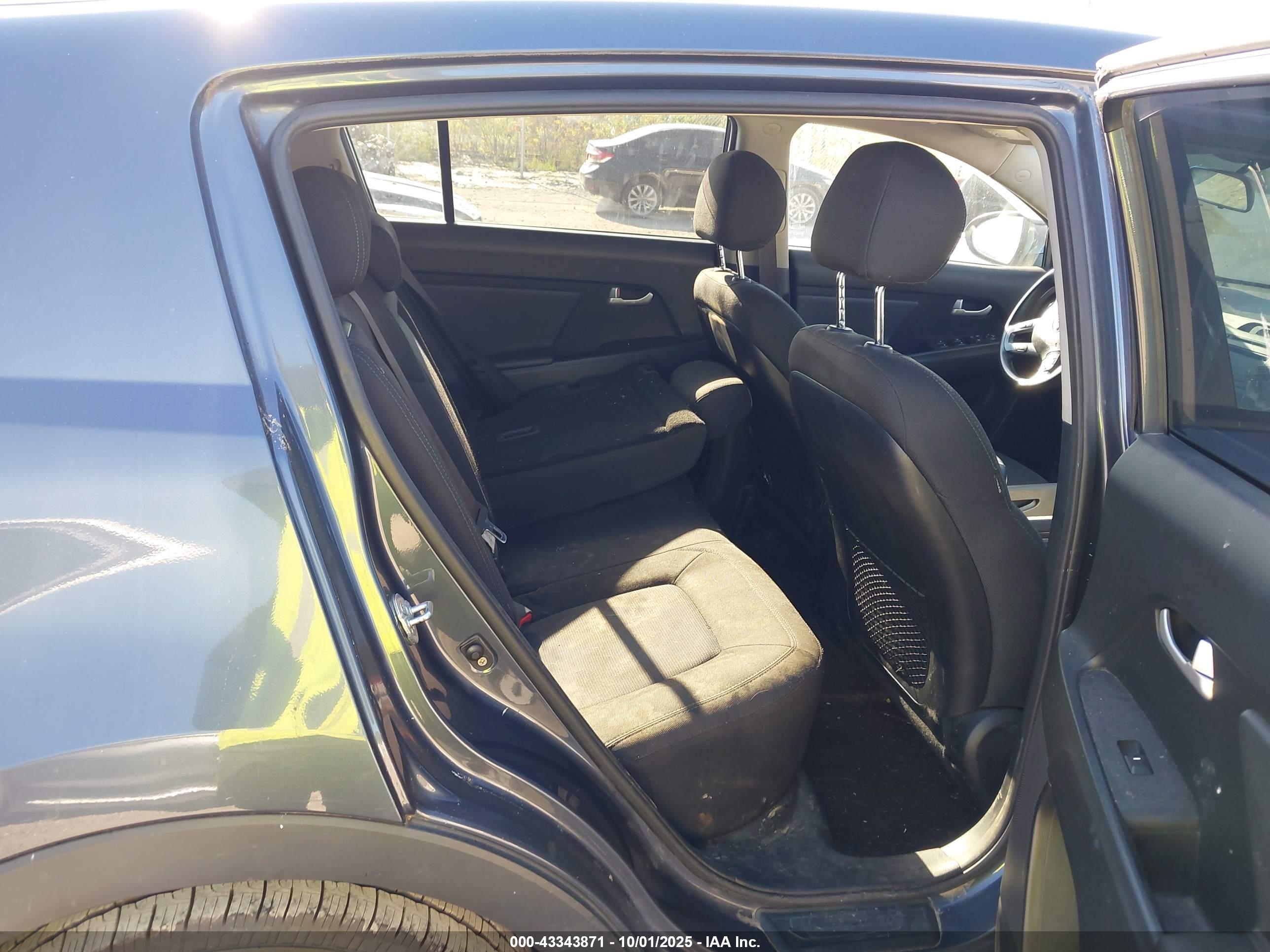 KIA SPORTAGE image 8