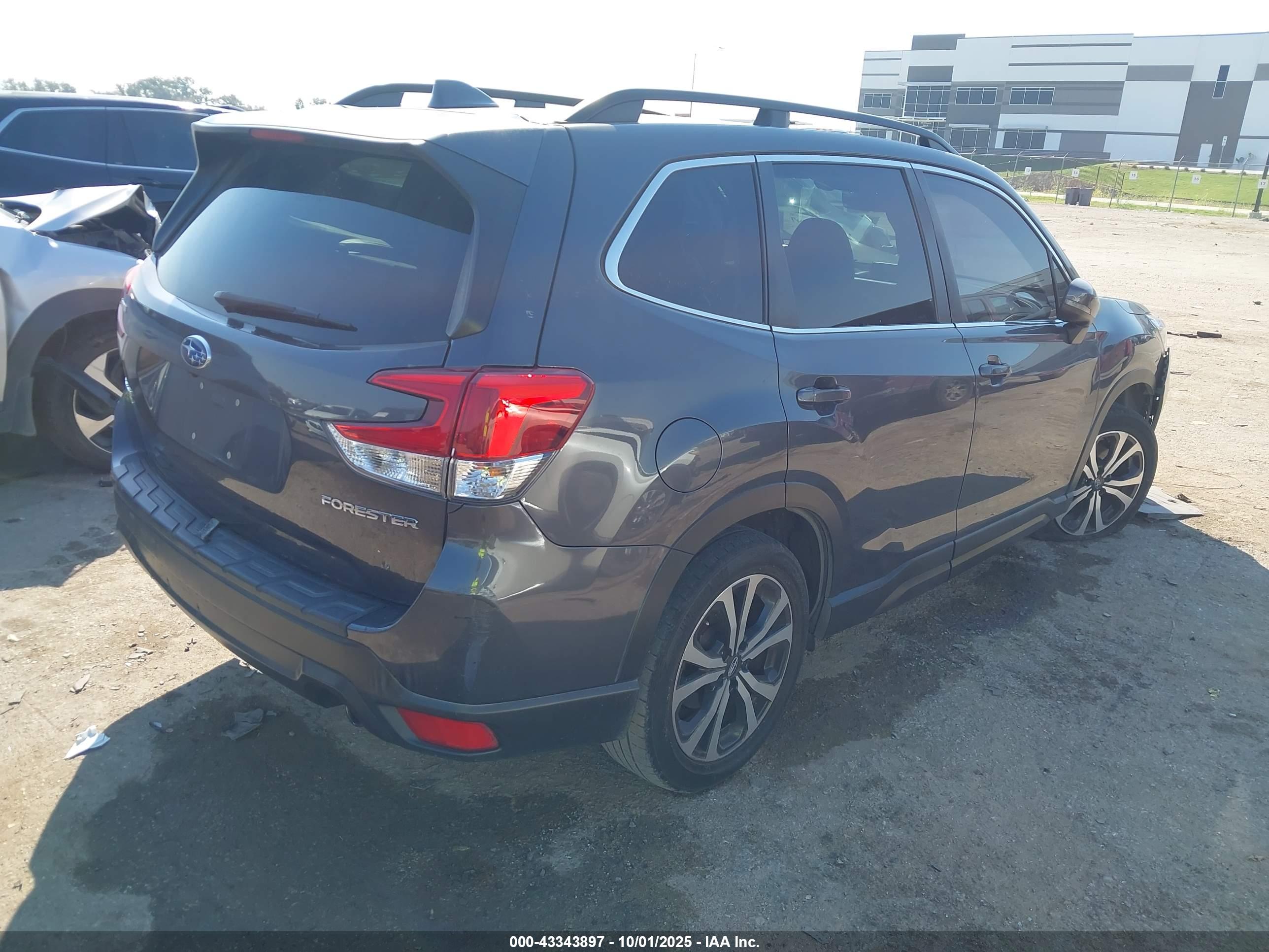 SUBARU FORESTER image 4