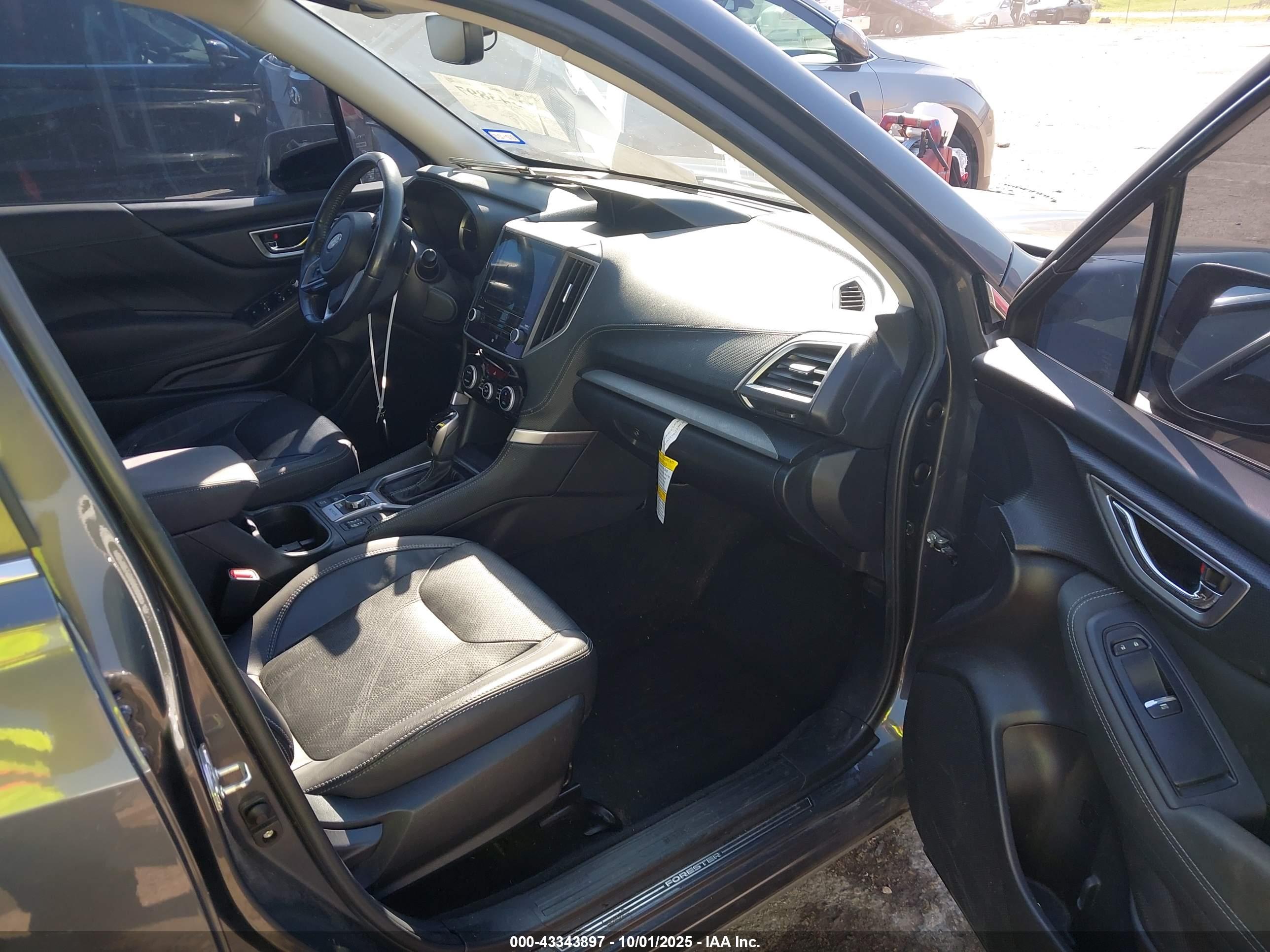 SUBARU FORESTER image 5