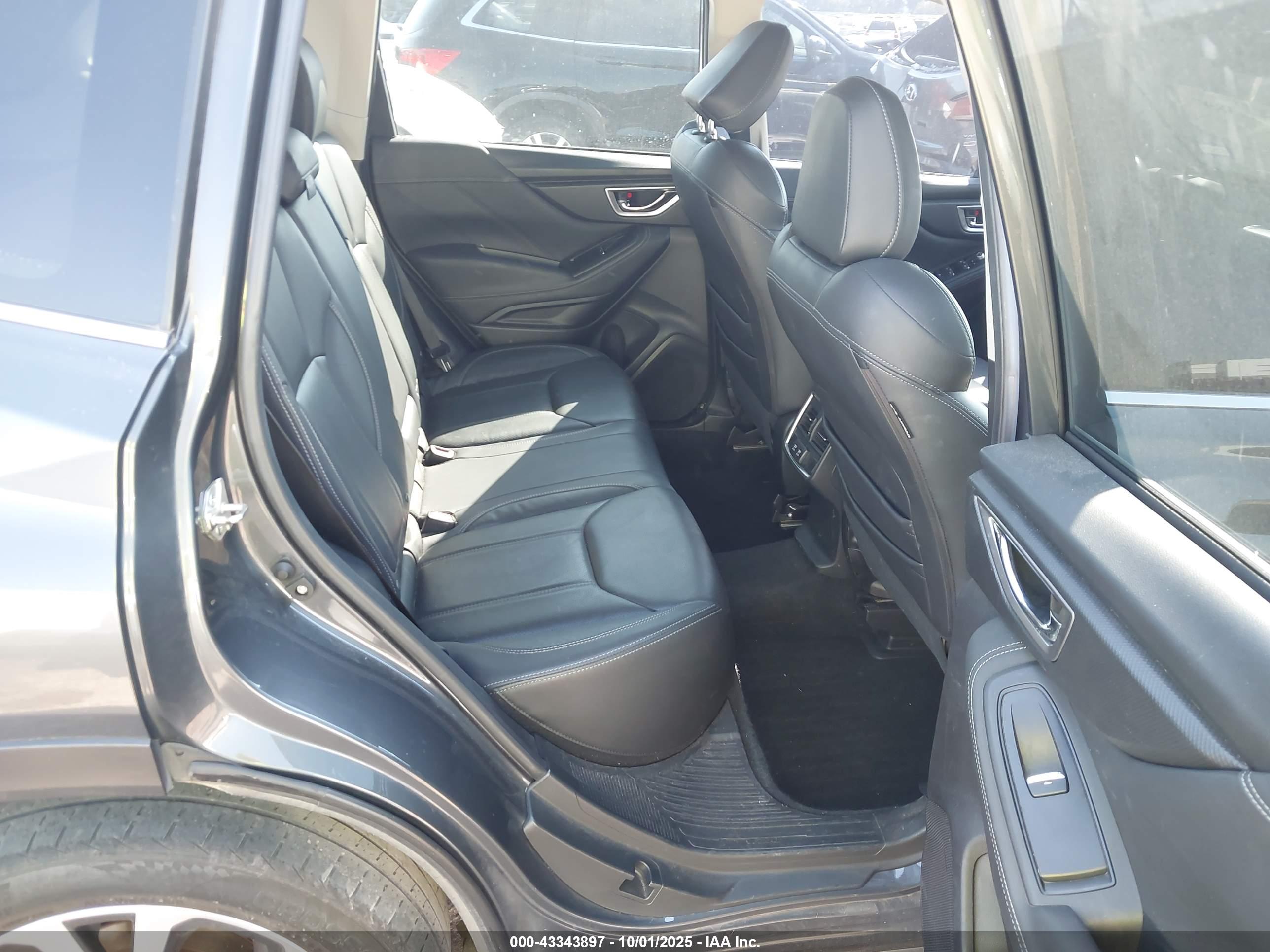 SUBARU FORESTER image 8