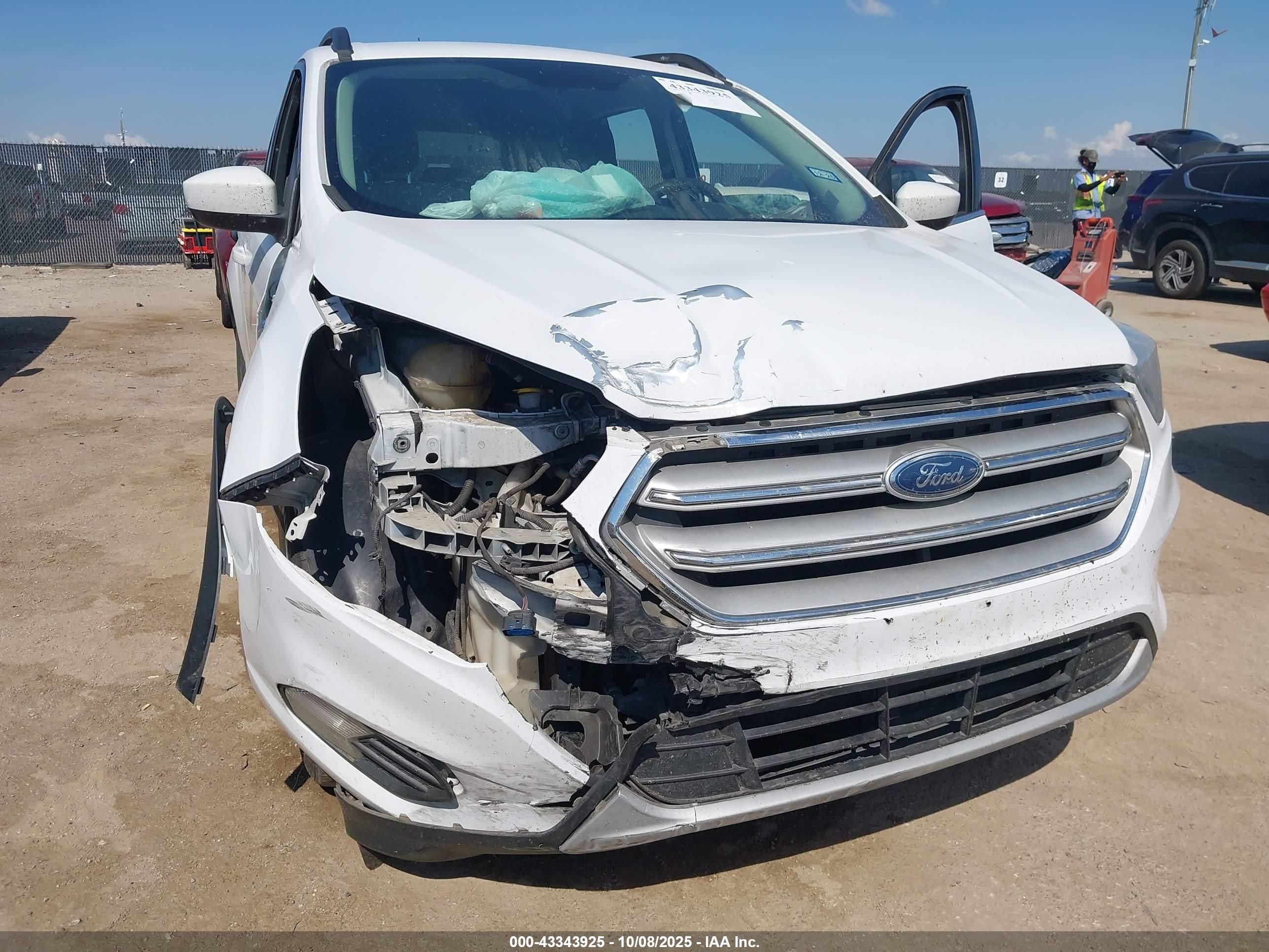 FORD ESCAPE image 6