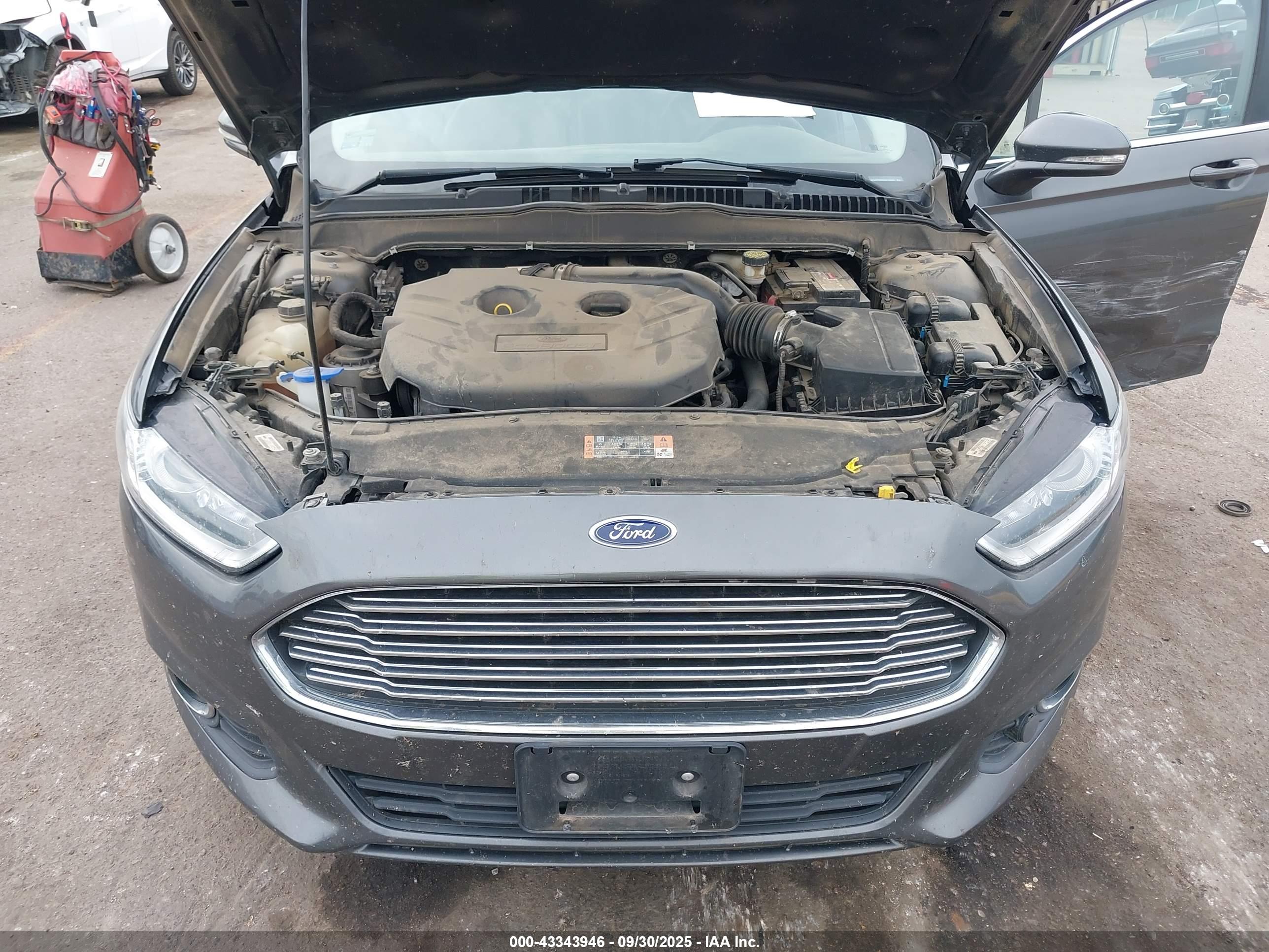 FORD FUSION image 10