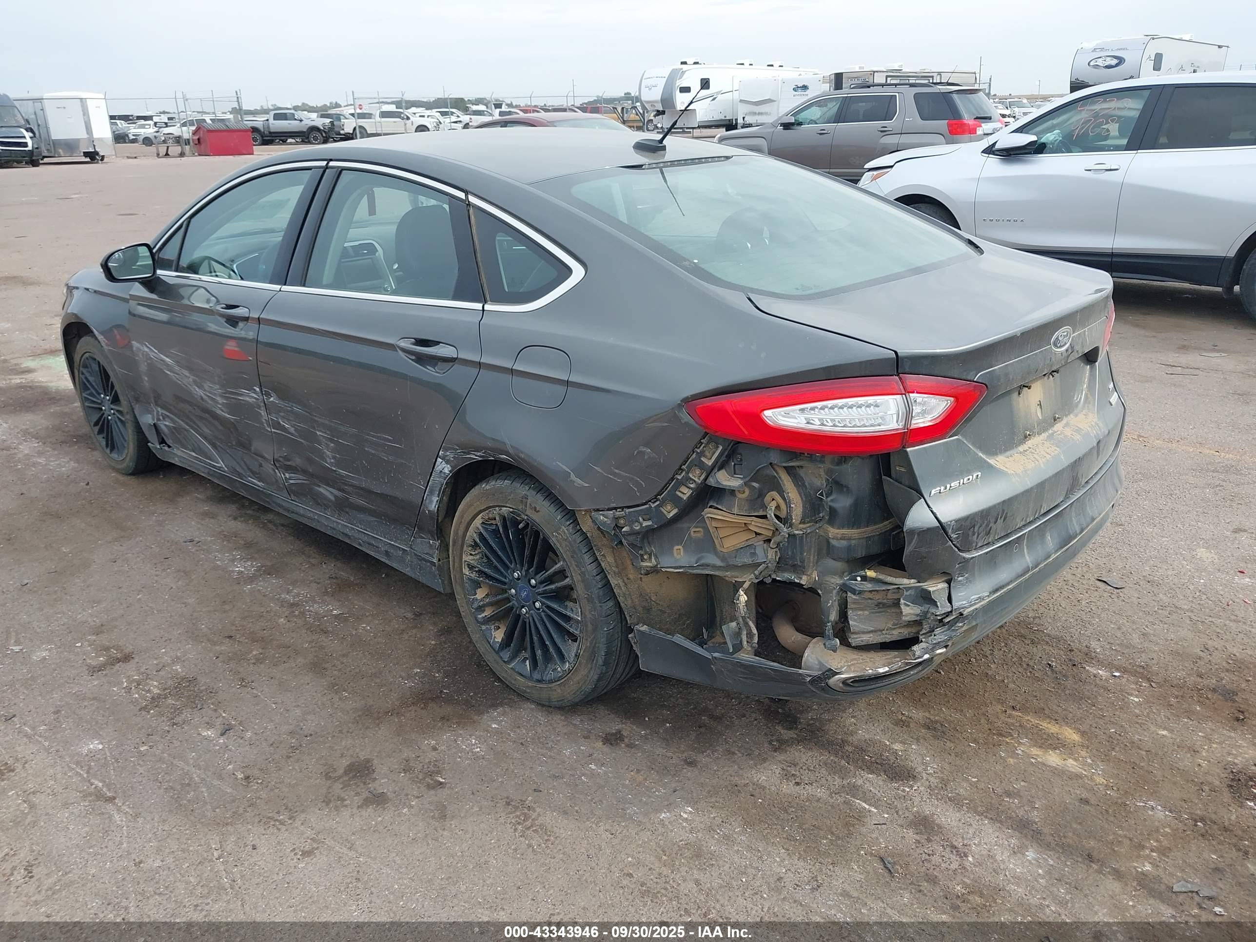 FORD FUSION image 3
