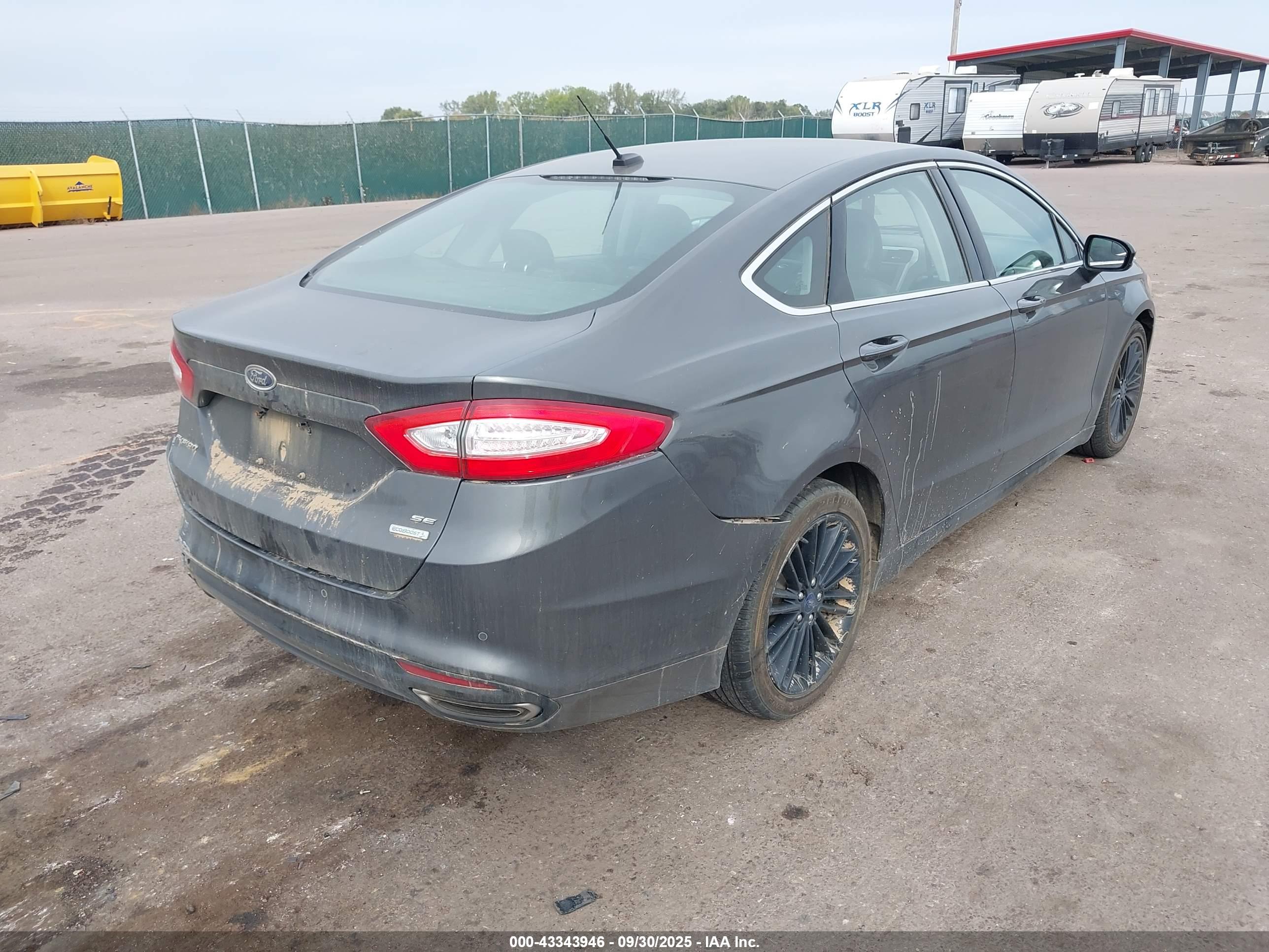 FORD FUSION image 4