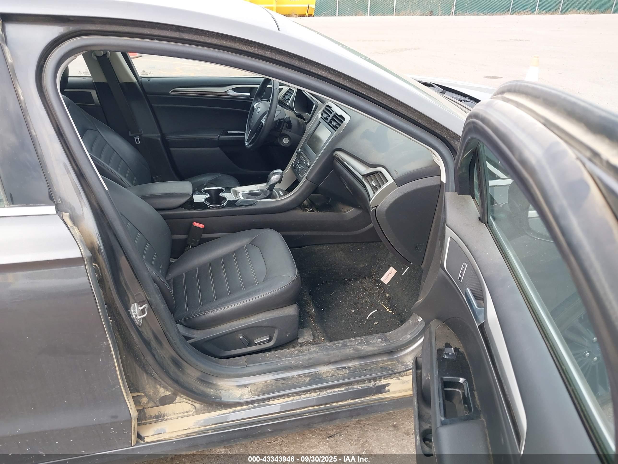 FORD FUSION image 5