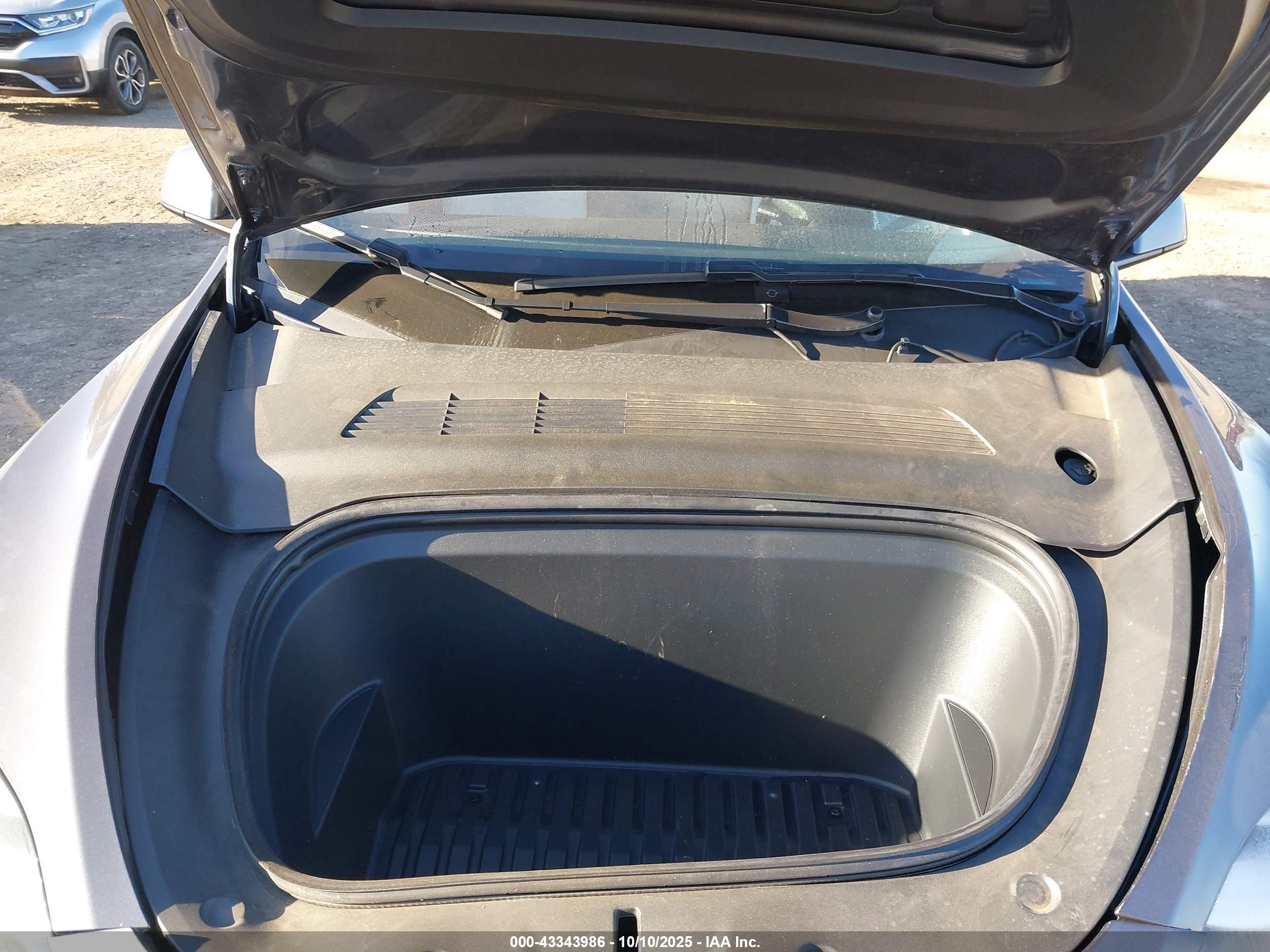 TESLA MODEL image 10