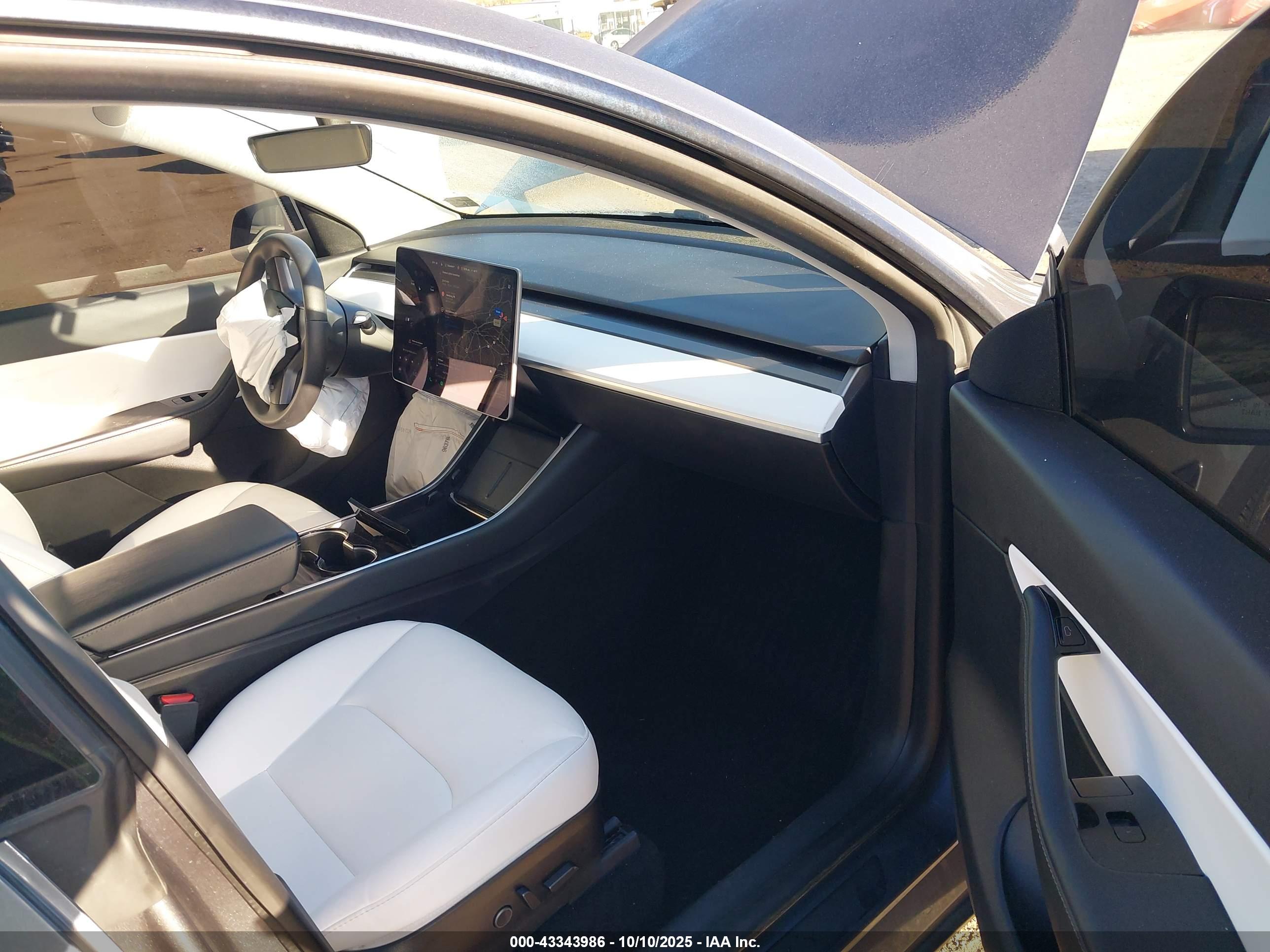 TESLA MODEL image 5
